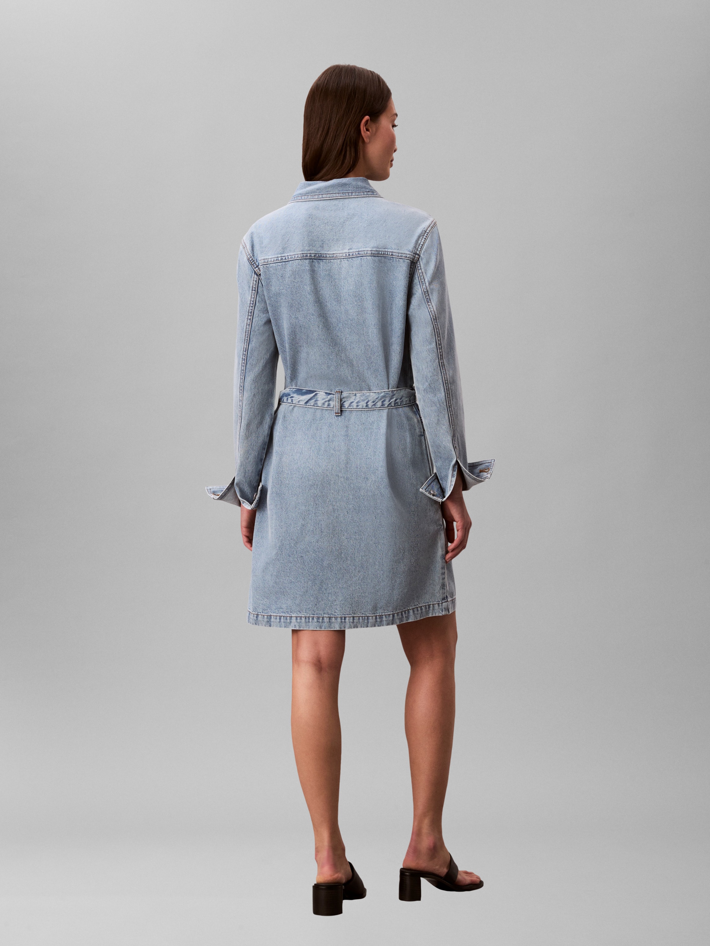 Calvin Klein Jeans Jeanskleid »BELTED DENIM MINI DRESS COASTAL« aufgesetzte Taschen Regular Fit, durchgehende Knopfleiste und Gürtel