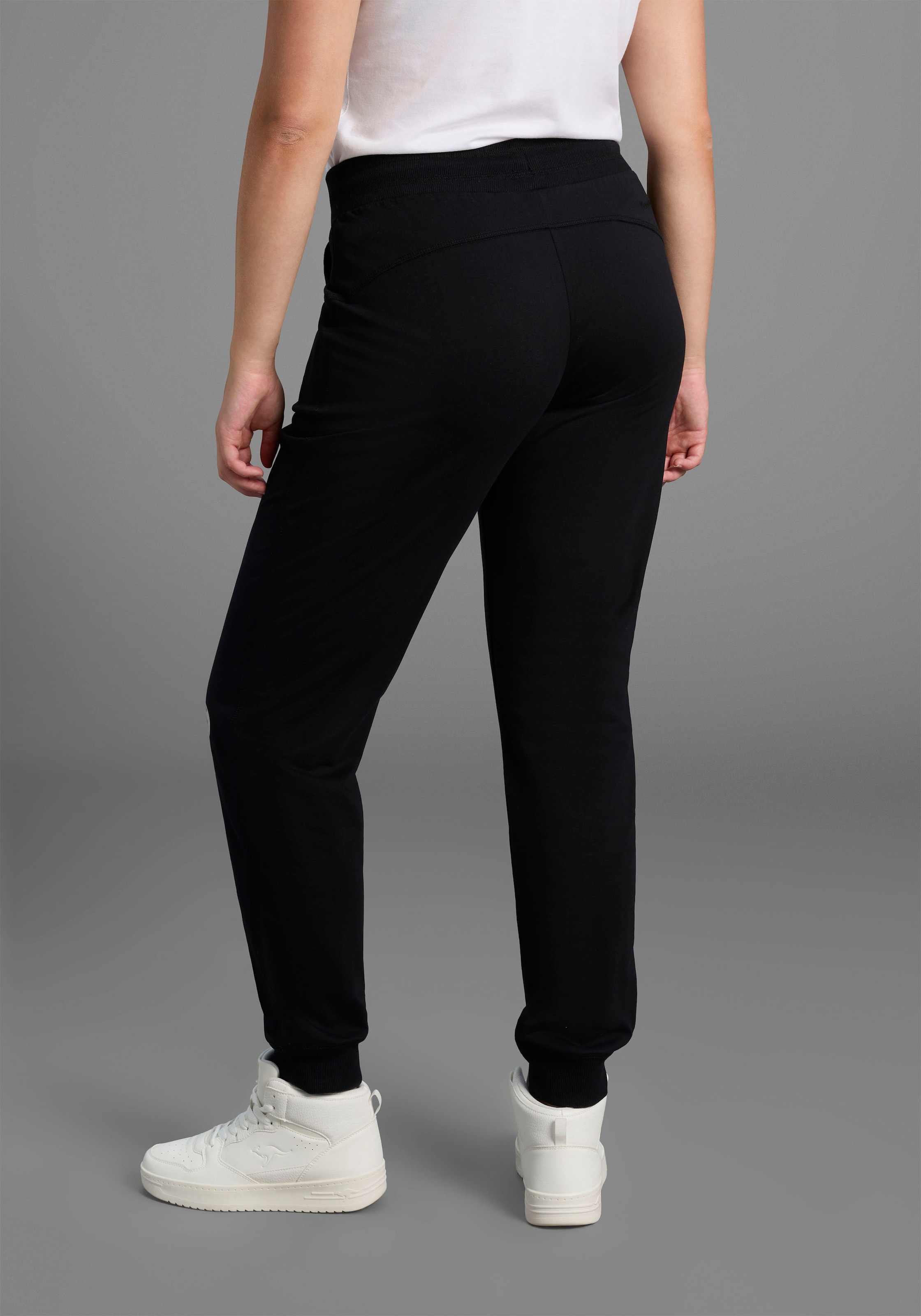 KangaROOS Jogginghose, mit Logodruck am Saum