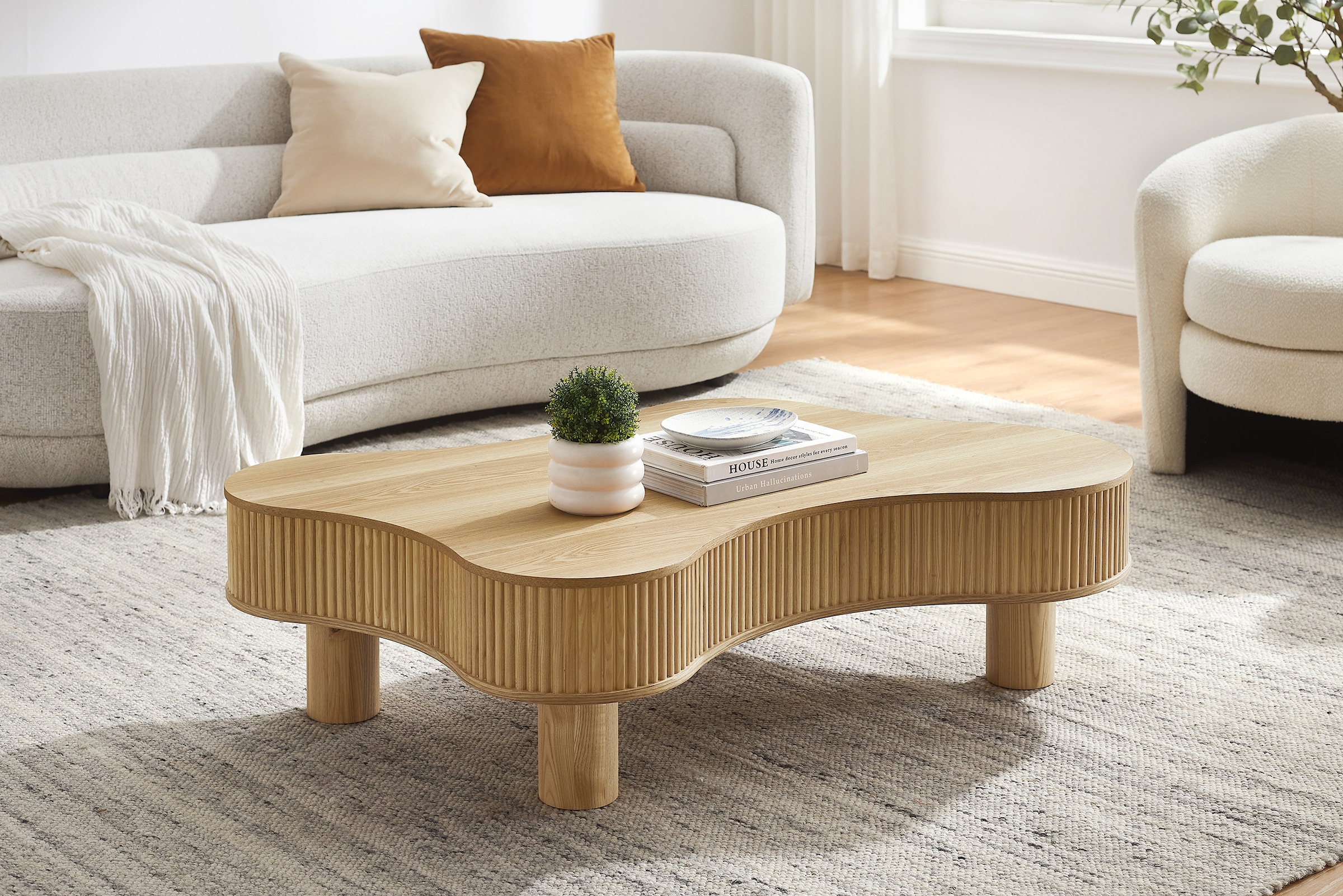 SalesFever Couchtisch »Wohnzimmertisch organisch mit Massivholz-Lamellen 115 x 75 cm« 1 Stk. tlg. Stilvoller & moderner Holztisch mit Echtholzfurnier