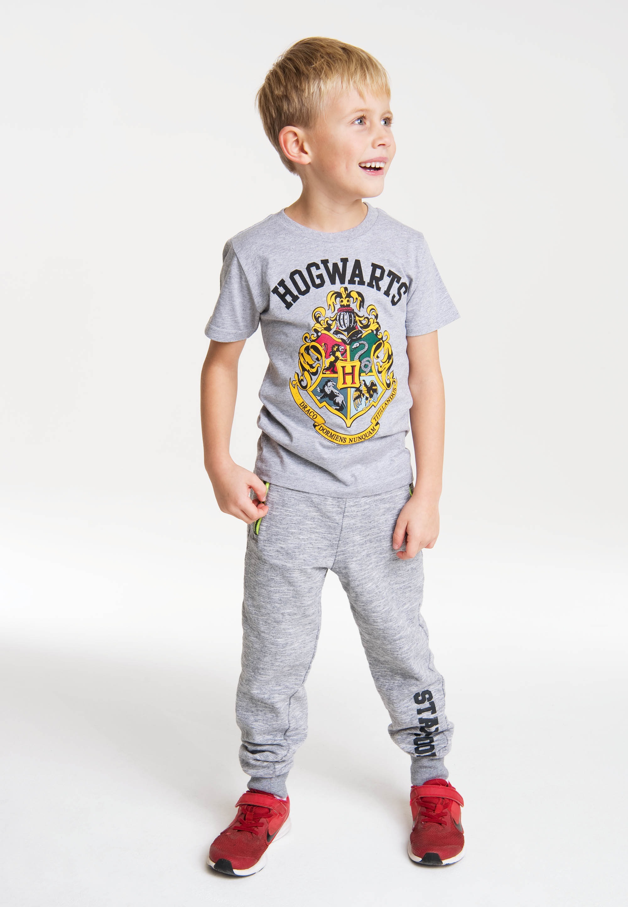 LOGOSHIRT T-Shirt »Hogwarts«, mit lässigem Frontprint