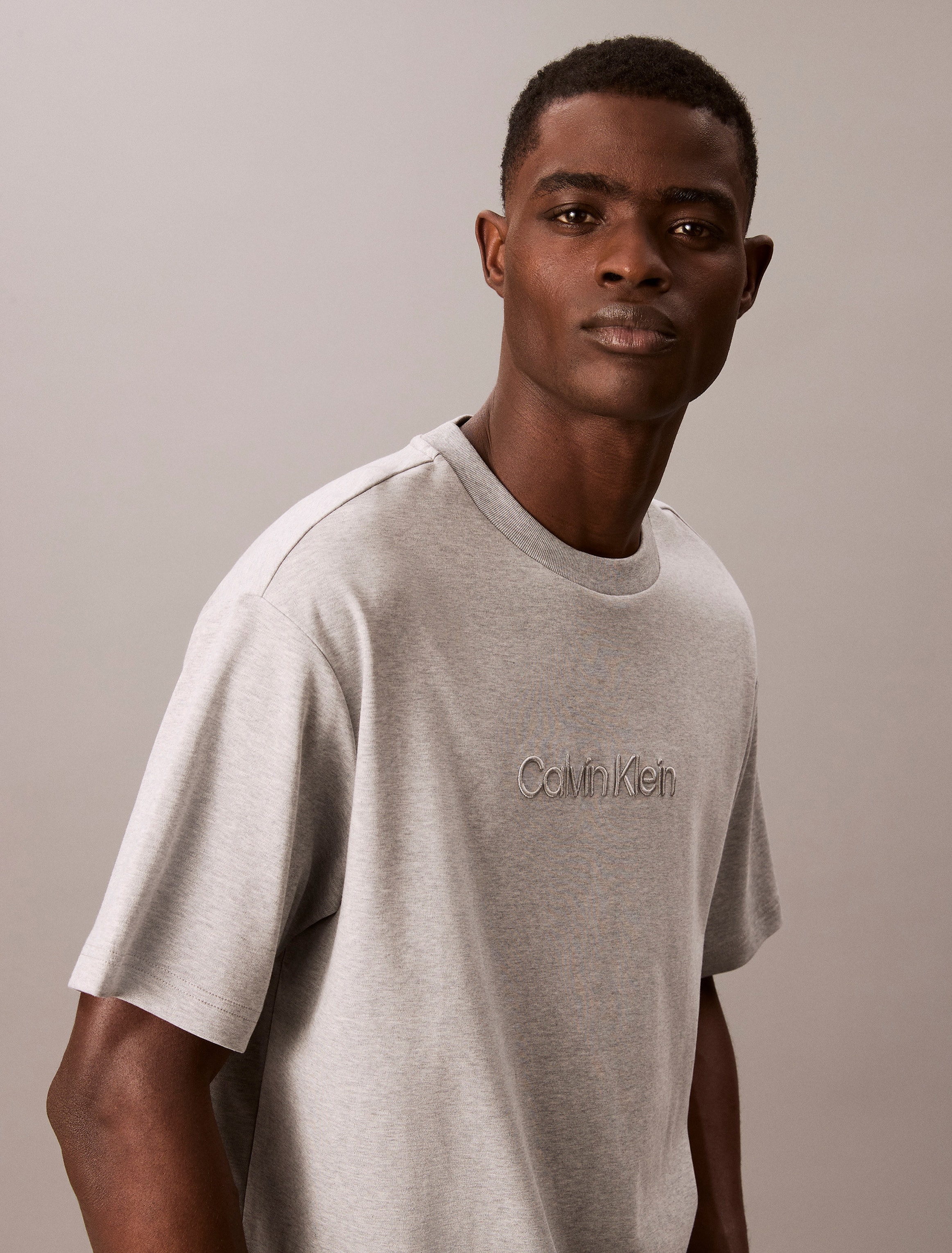 Calvin Klein T-Shirt »A - Rel Fashion Logo Tee«, Mit Rundhalsausschnitt