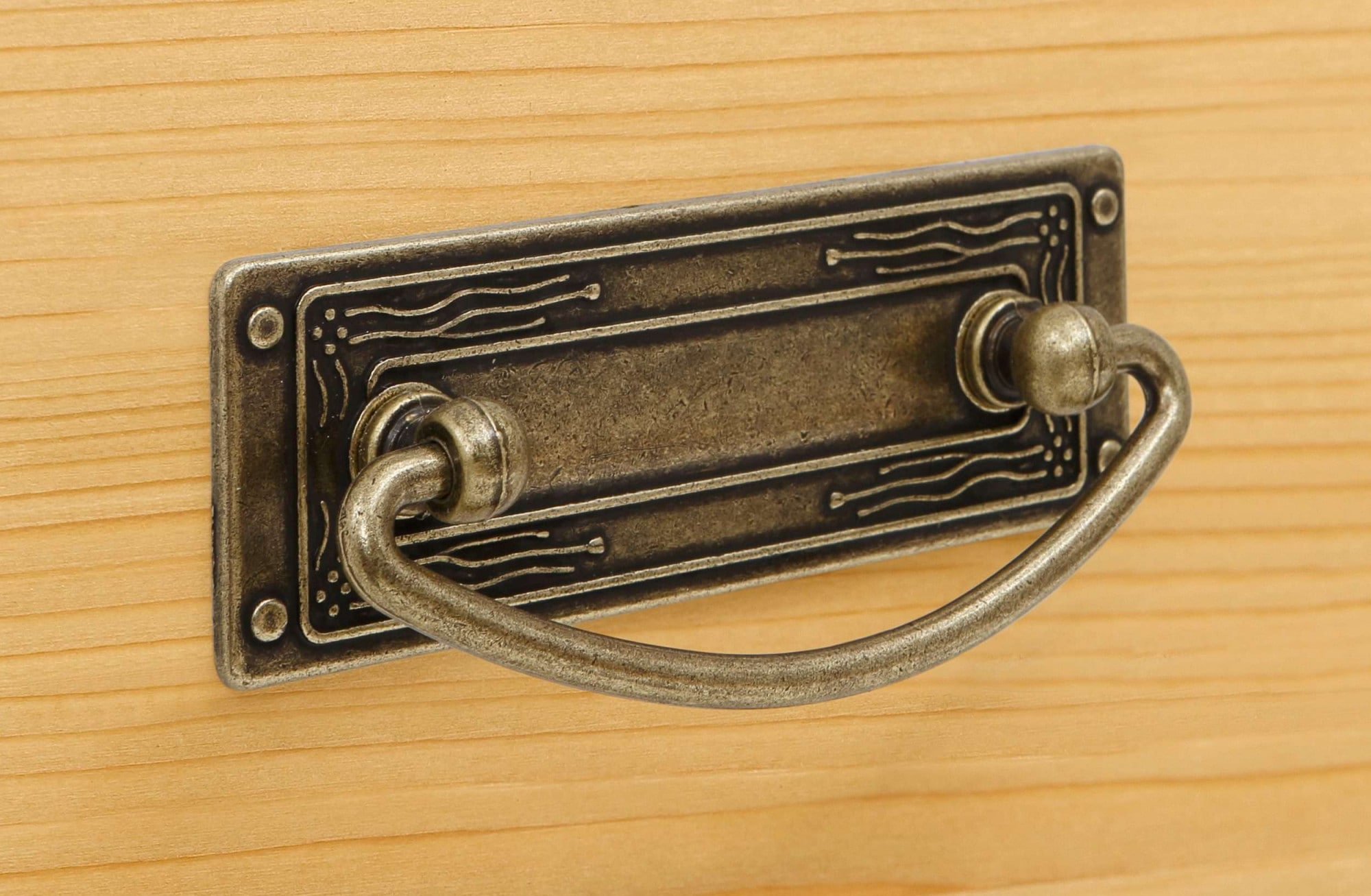 Home affaire Schuhbank »Lille mit 3-fach Schuhtrommel, ca. 9 Paar Schuhe, Griffe im Jugendstil«, Schuhschrank aus massiver Kiefer, Br. 81 cm, dekorative Lilien-Fräsung