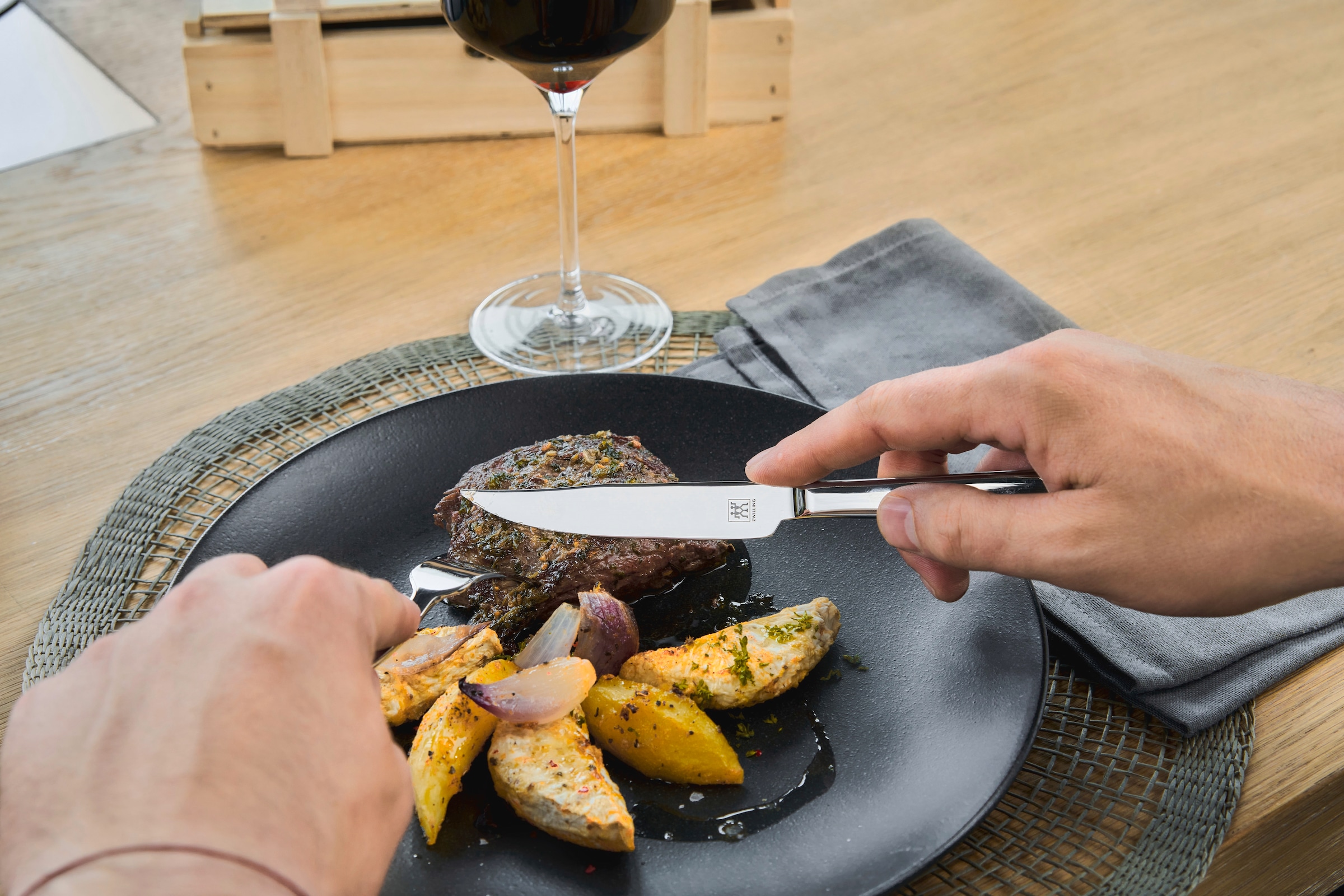 Zwilling Steakbesteck »Specials«, (Set, 12 tlg.), 18/10 Edelstahl, Rostfrei, Poliert, für bis zu sechs Personen