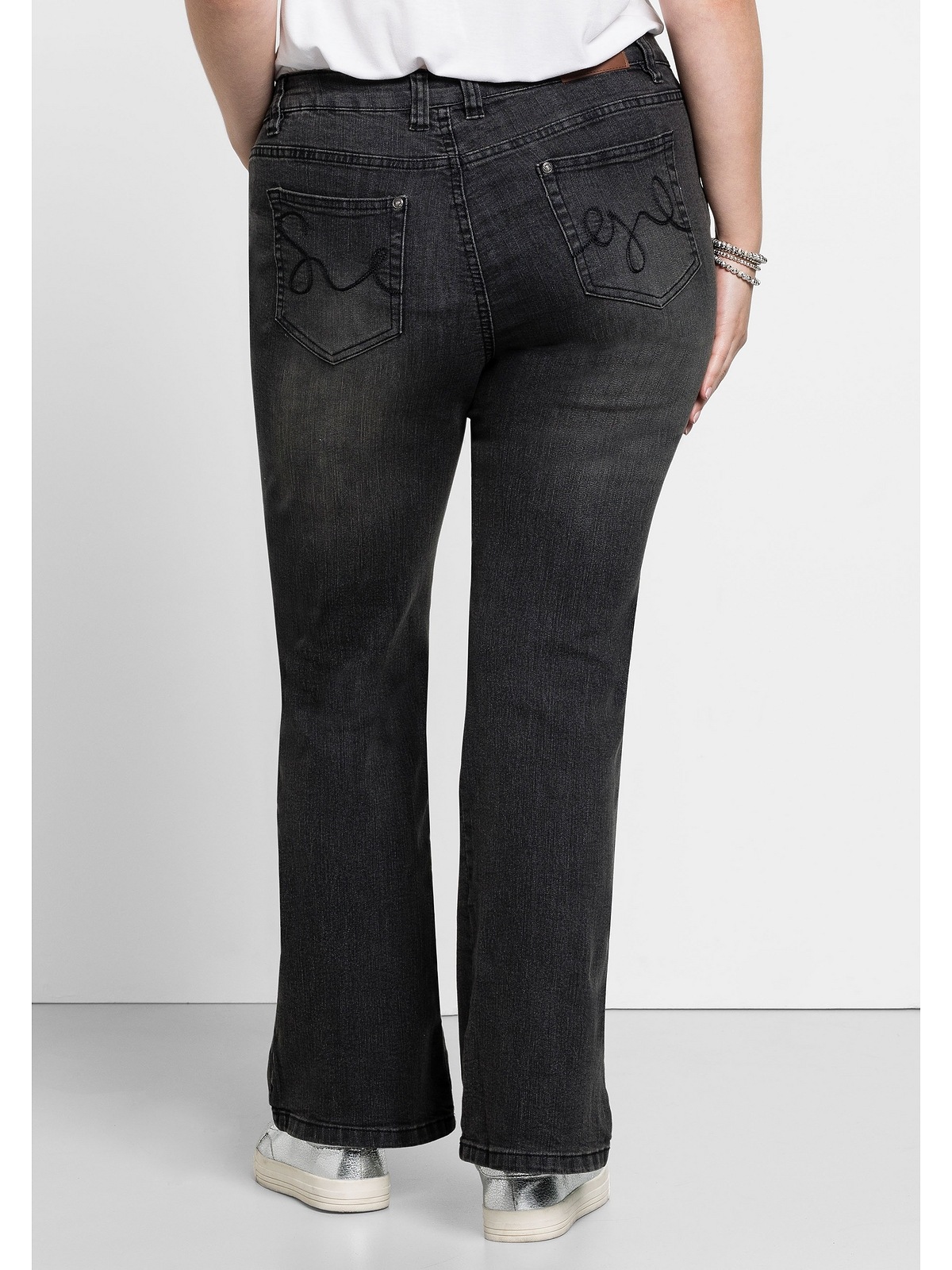 Sheego Bootcut-Jeans Used-Effekten in | kaufen 5-Pocket-Form, mit »Große Größen«, BAUR