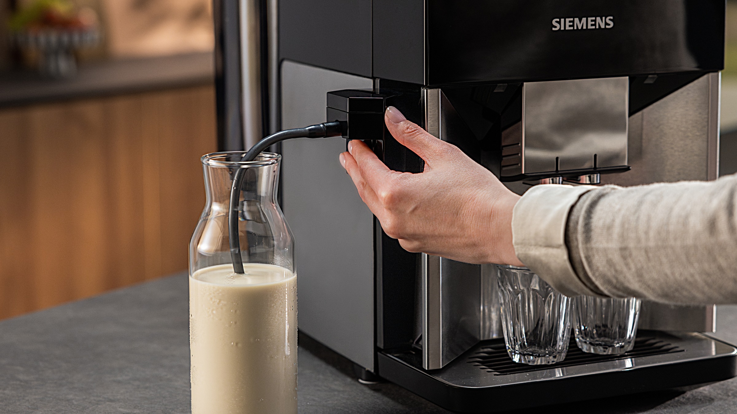 SIEMENS Milchschlauch-Adapter »TZ50001«, (1 tlg.), zur Nutzung externer Milchbehältnisse, spülmaschinengeeignet, schwarz