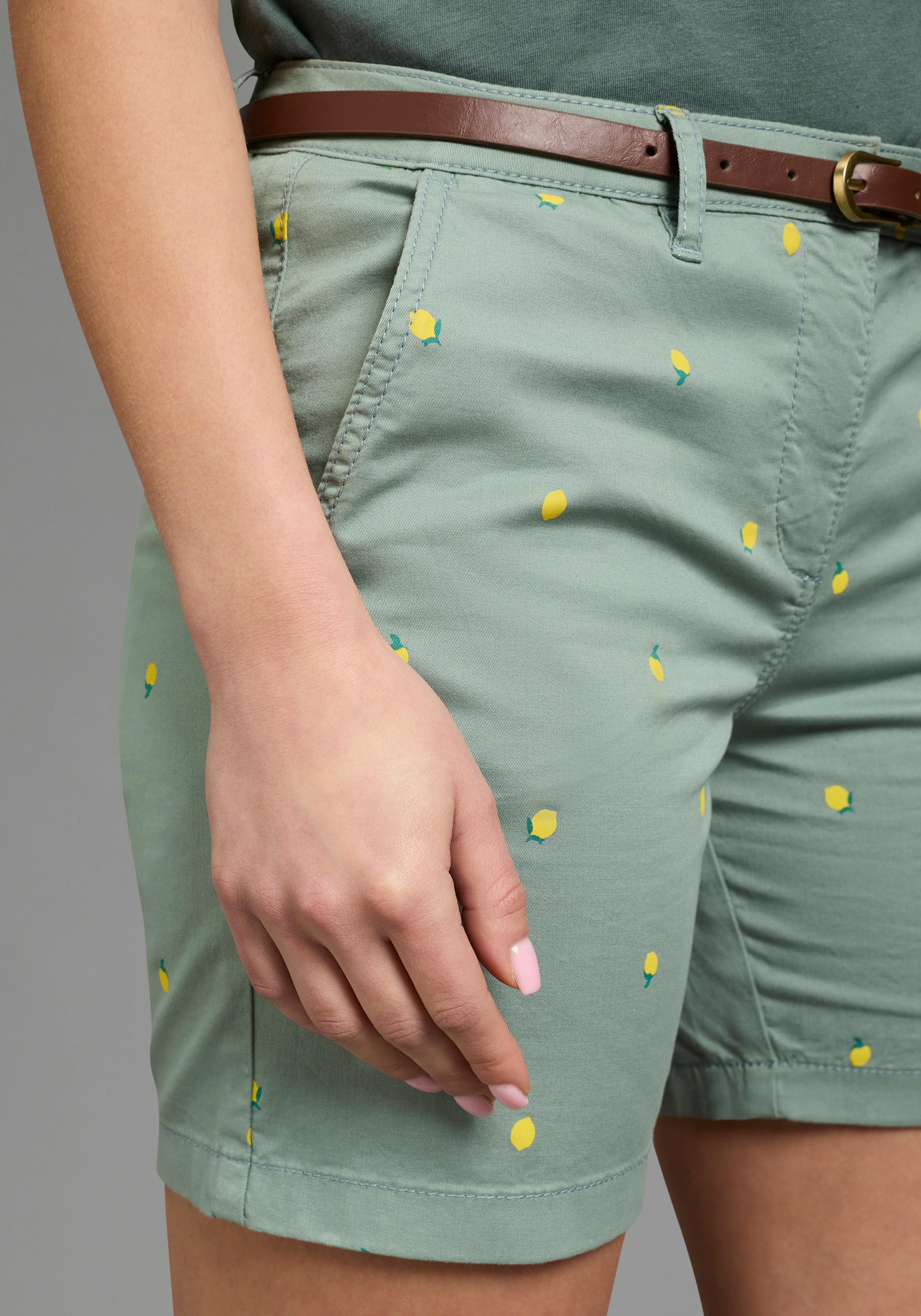 KangaROOS Chinoshorts  kurze Hose mit geradem Bein, aus Baumwolle und Elasthan