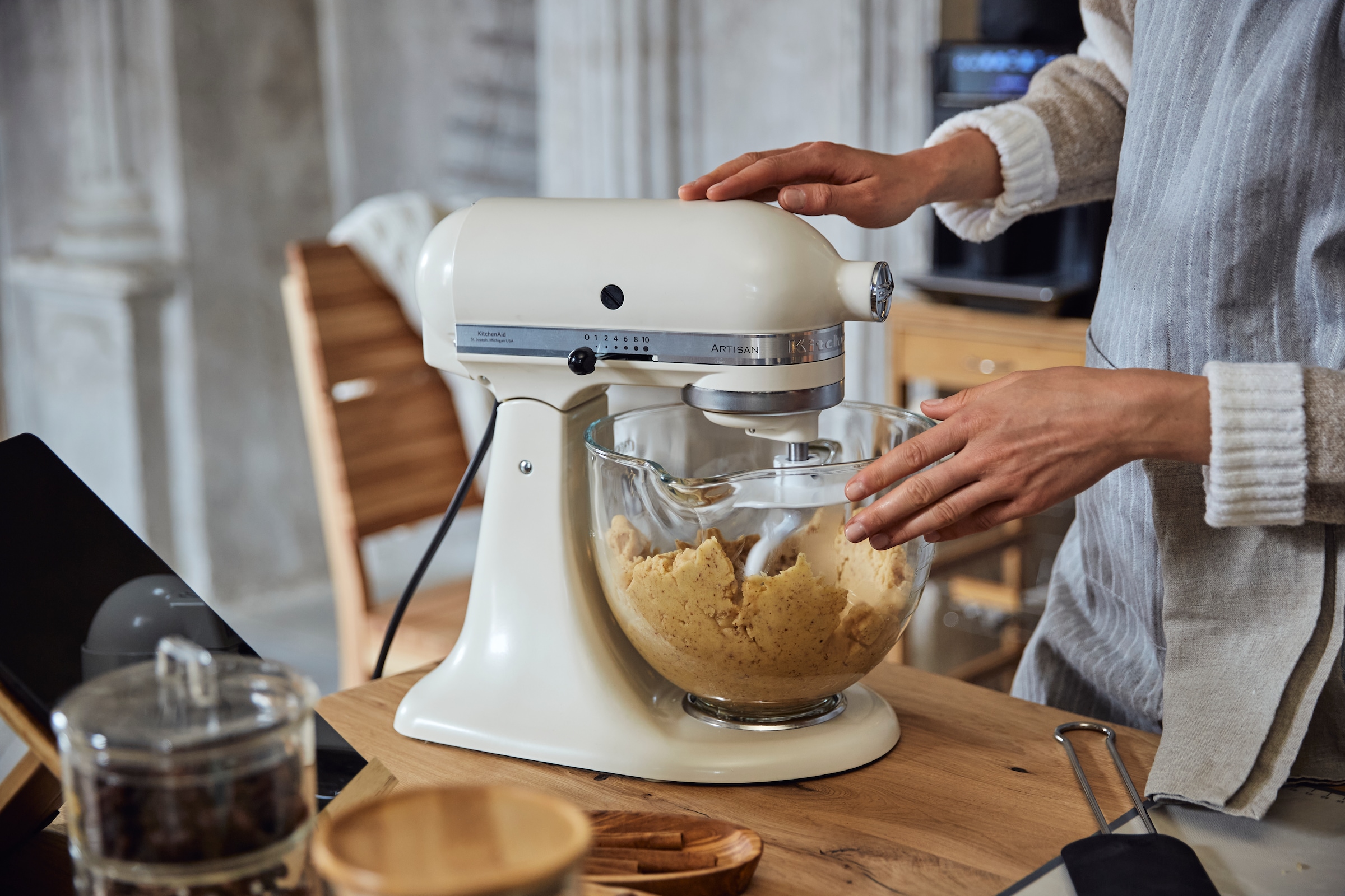 KitchenAid Küchenmaschine »5KSM125EFL FRESH LINEN«, Gratis Fleischwolf/Spritzgebäckvorsatz, Schüssel, (Wert ca. 238,-UVP)