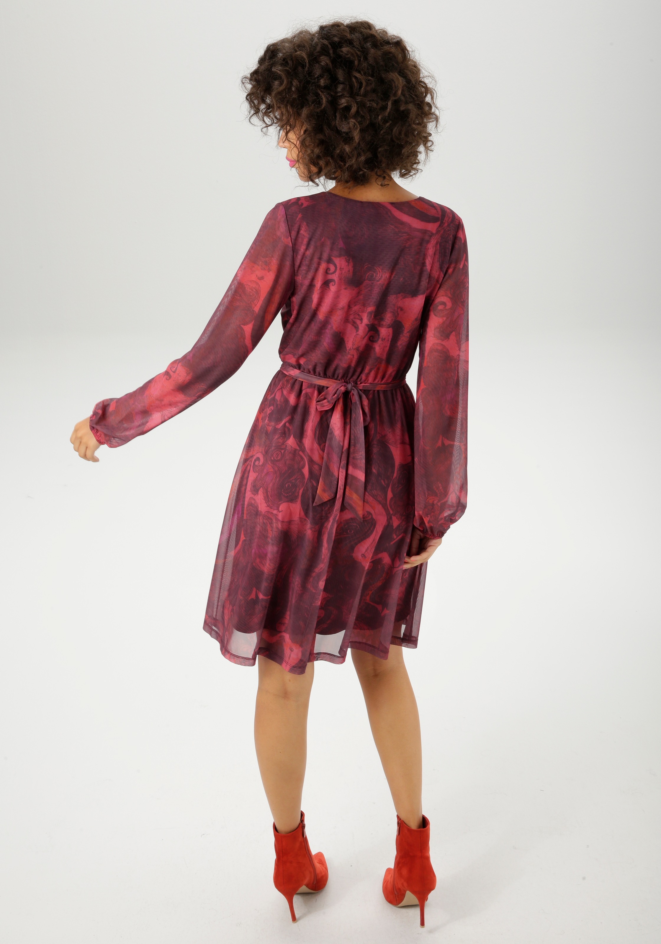 Aniston CASUAL Blusenkleid mit dekorativer Brosche am fixiertem Bindegürtel günstig online kaufen