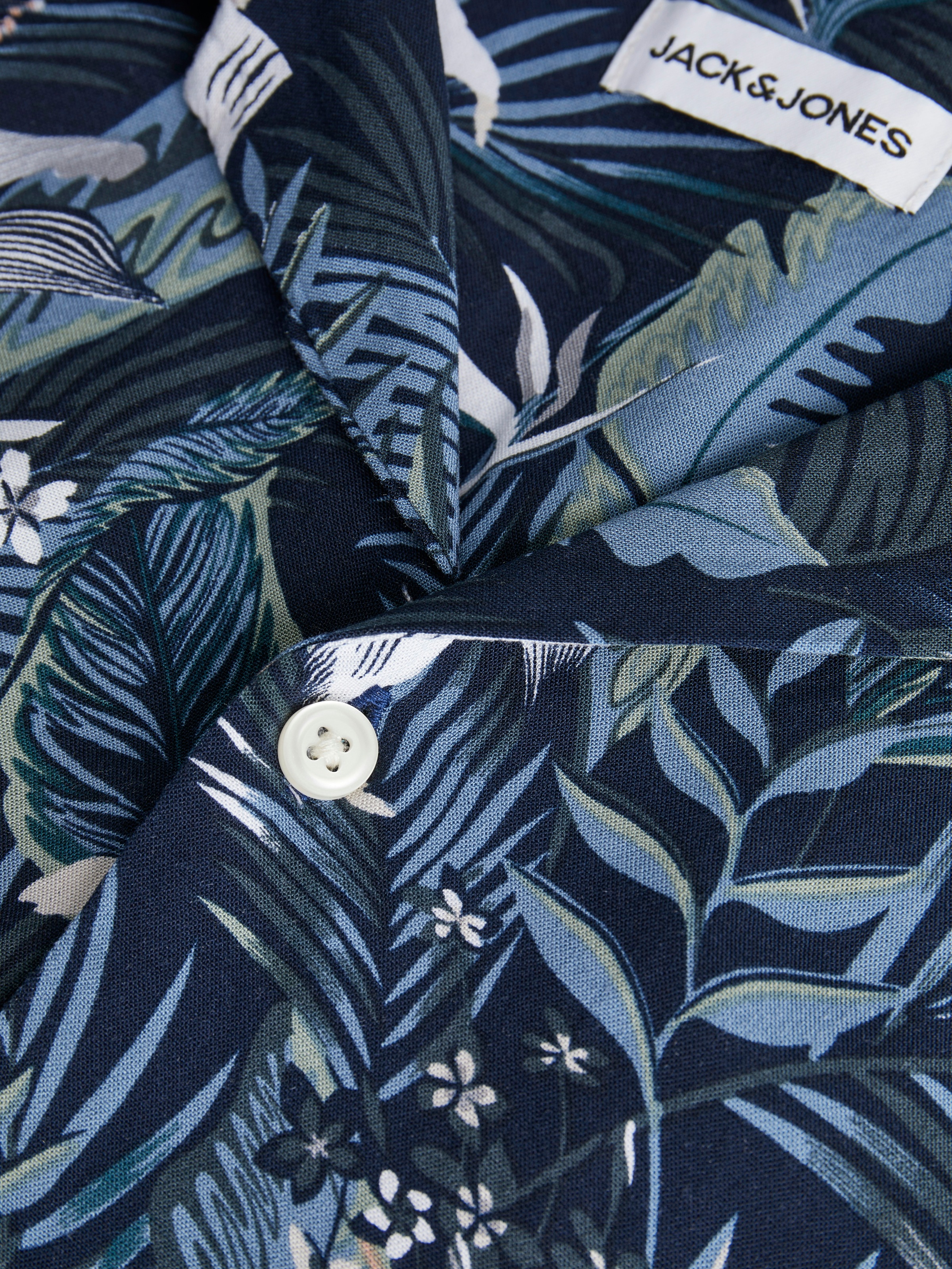 Jack & Jones Kurzarmhemd »JJEJEFF TROPICAL AOP RESORT SHIRT SS SN«, mit All-Over Print