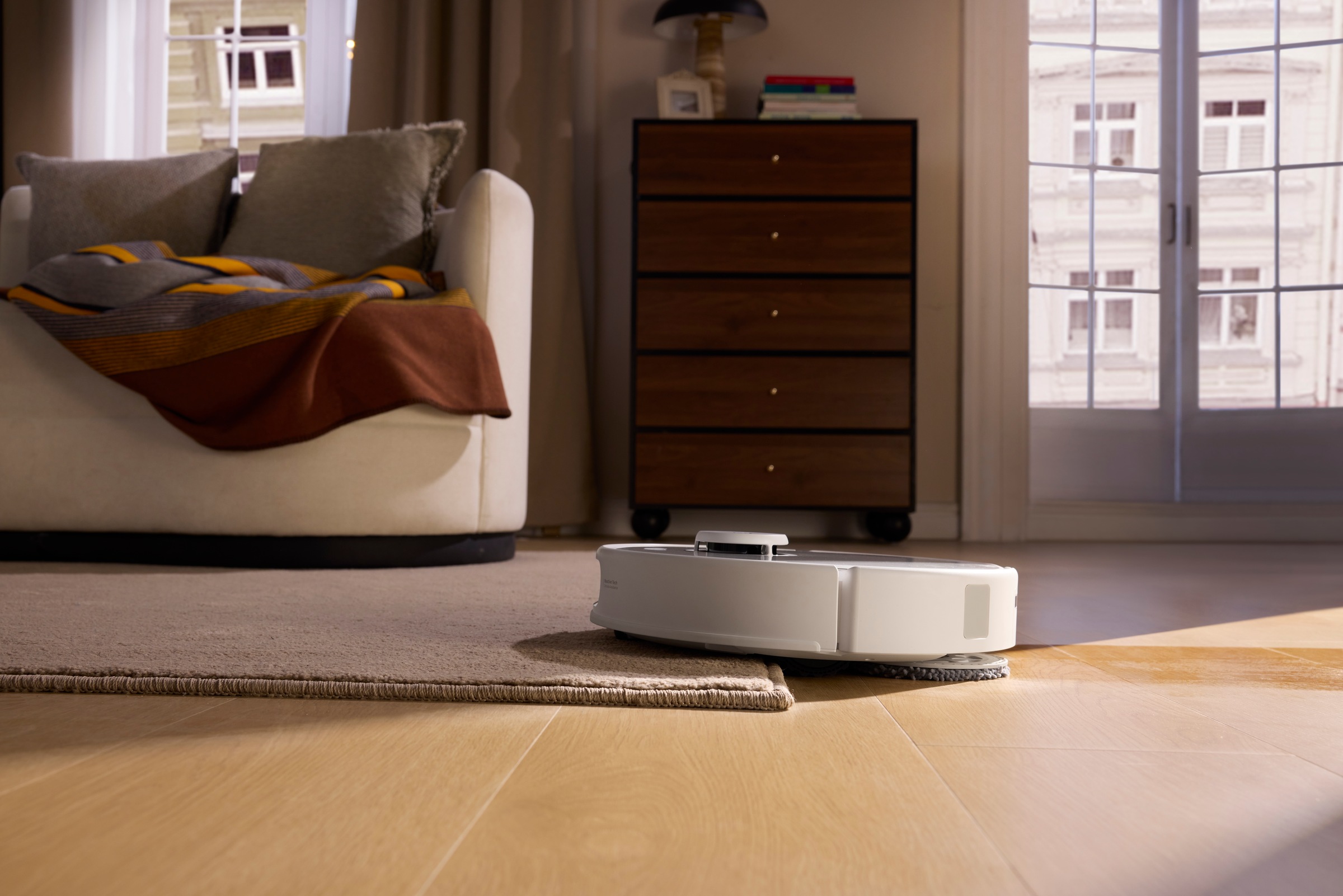 Roborock Saugroboter »Qrevo Curv 5A1, mit Wischfunktion, automatisches Entleeren« Auffüllen intensiver und Moppwäsche bei 75 °C.