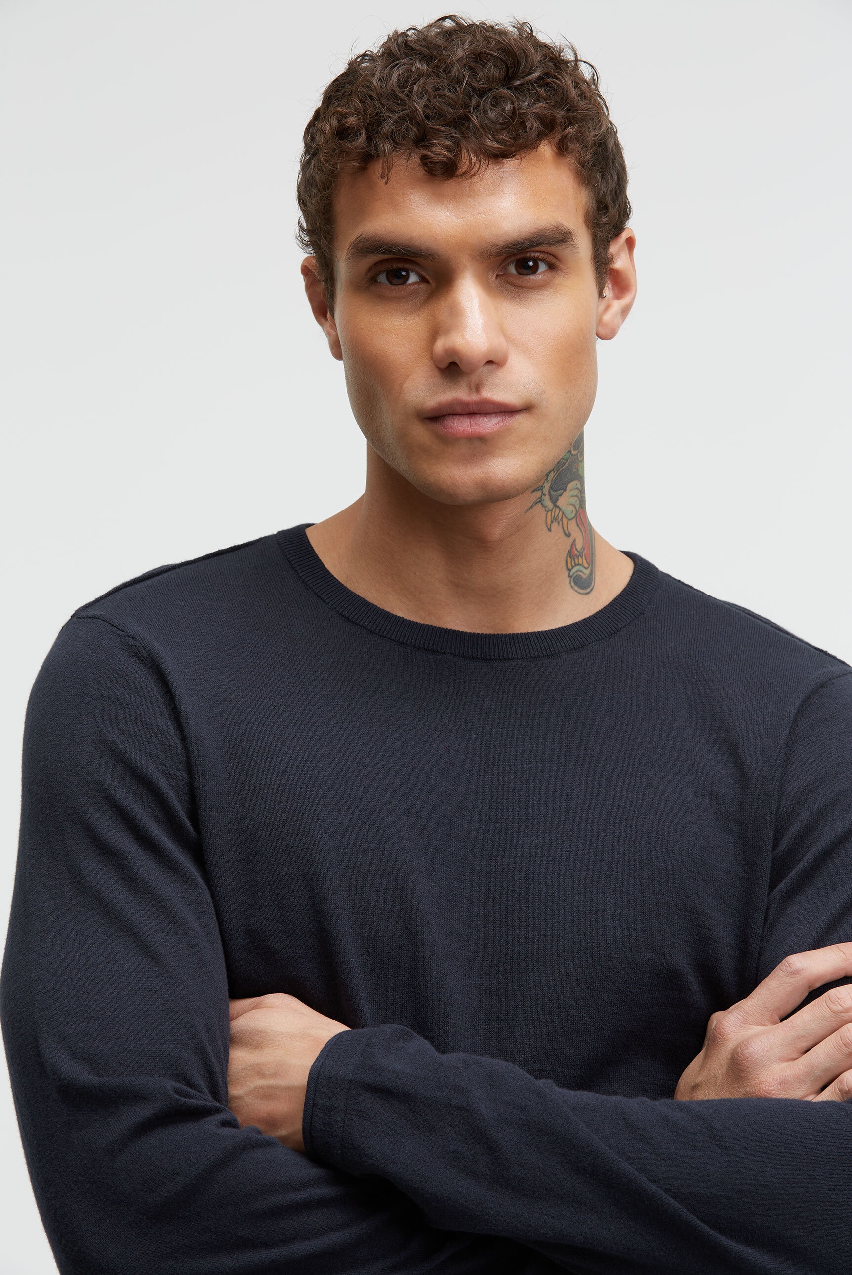 CMPD Rundhalspullover mit Rollsäumen