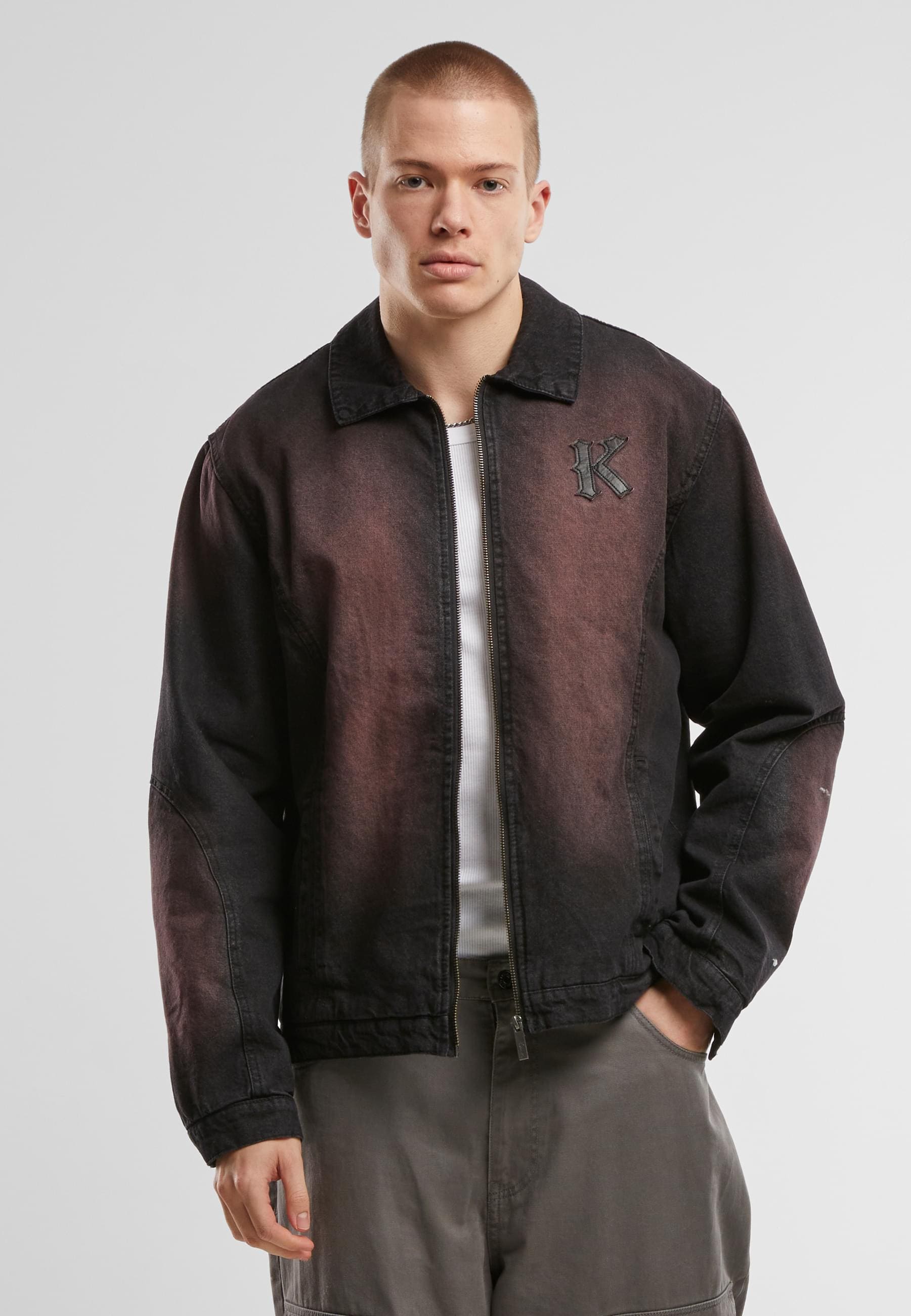 Karl Kani Allwetterjacke »Karl Kani KK Patch Color Spray Denim Jacket«, (1 St.), ohne Kapuze