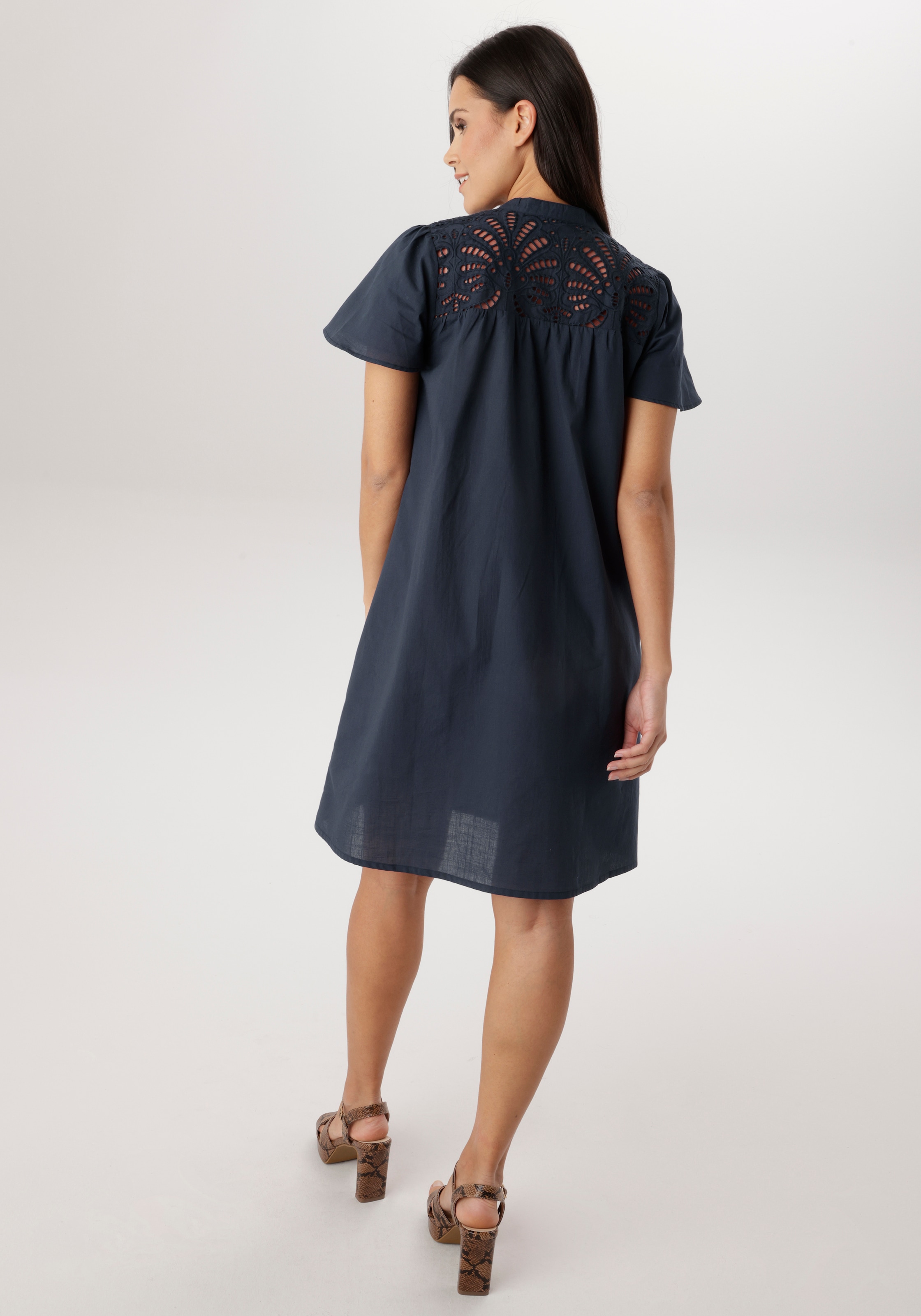 Aniston SELECTED Sommerkleid mit Lochspitze im Schulter- und Brustbereich - NEUE KOLLEKTIOn