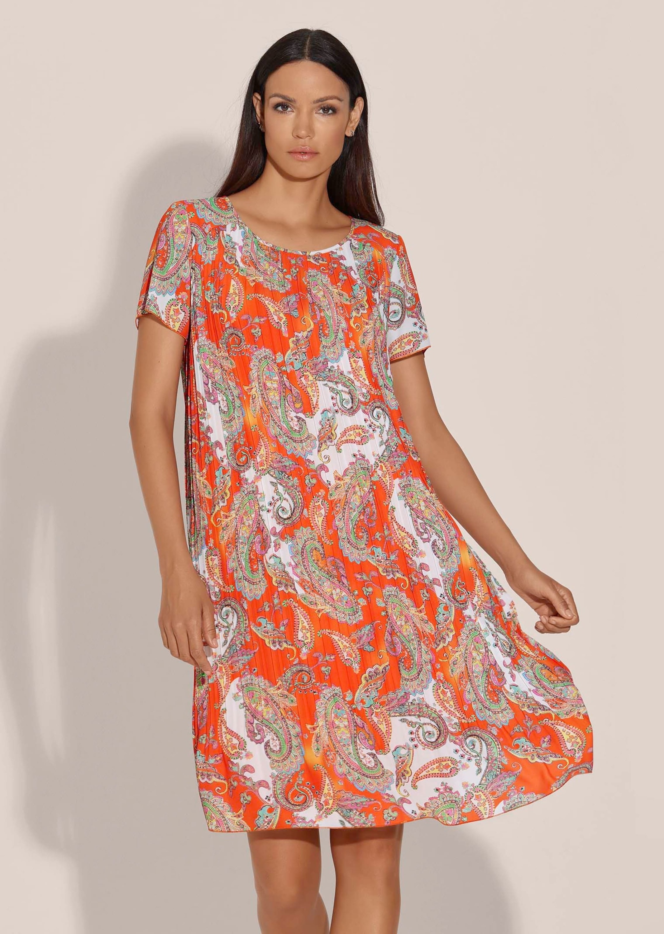 MADELEINE Sommerkleid »Plisseekleid Stilvolles Faltenkleid mit Paisley-Muster«