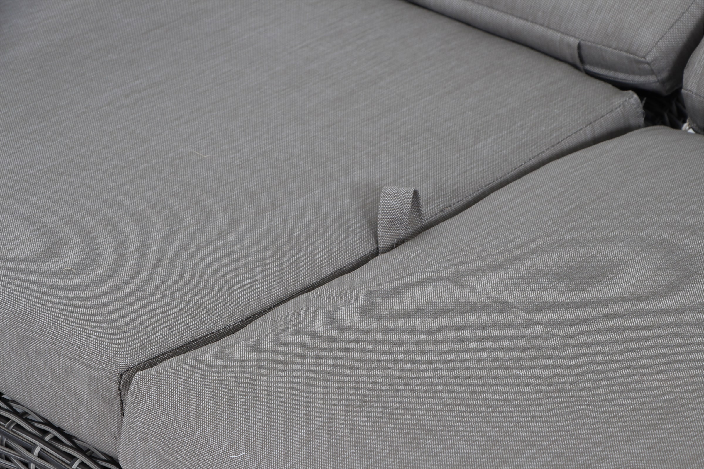 Siena Garden Gartenlounge-Bank »CORIDO Lounge 3er Sofa in charcoal grey« Gestell Alu matt anthrazit, mit Sitz- u. Rückenkissen taupe meliert