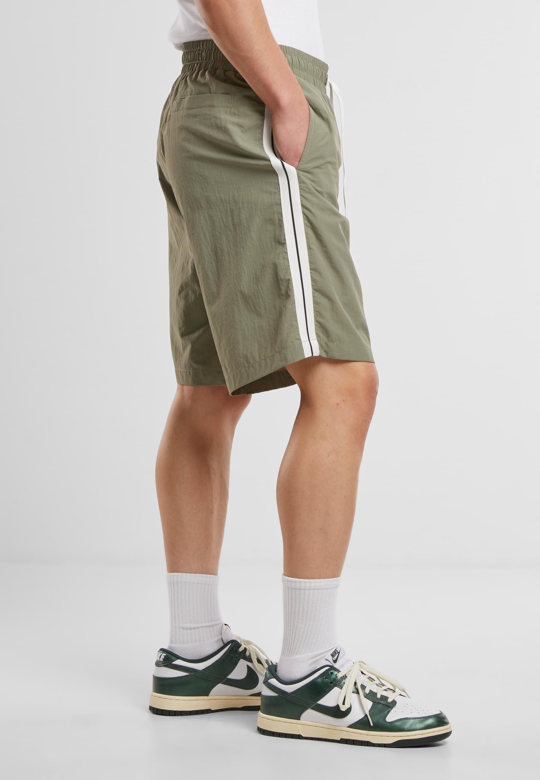 URBAN CLASSICS Badeshorts »Urban Classics Board Shorts With Patched Stripe«