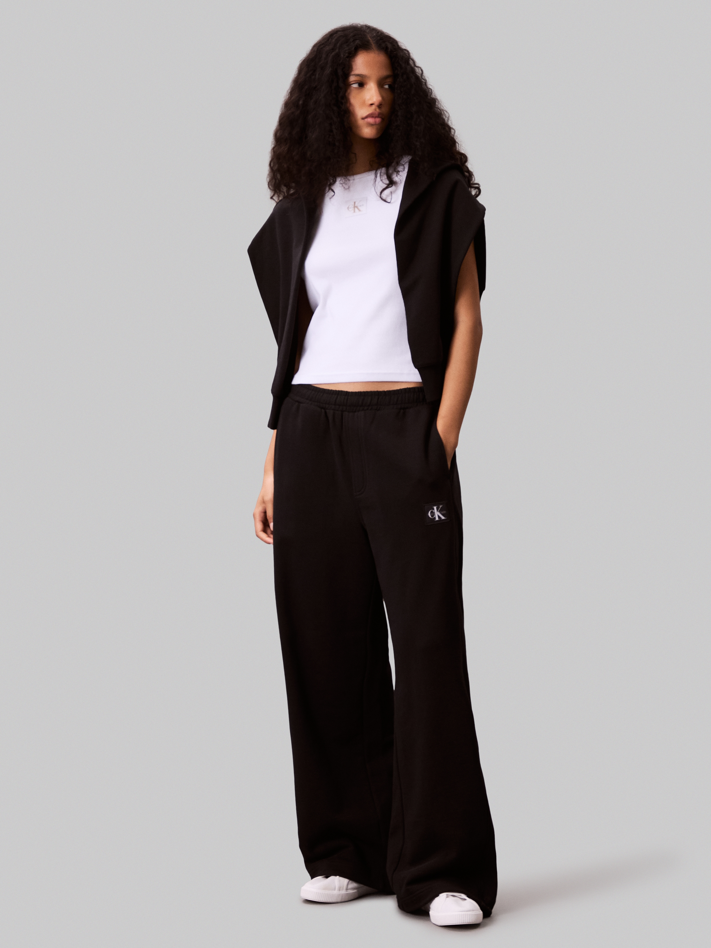 Calvin Klein Jeans Sweathose »A- FRENCH TERRY BADGE LOGO PANT«, mit weitem Bein