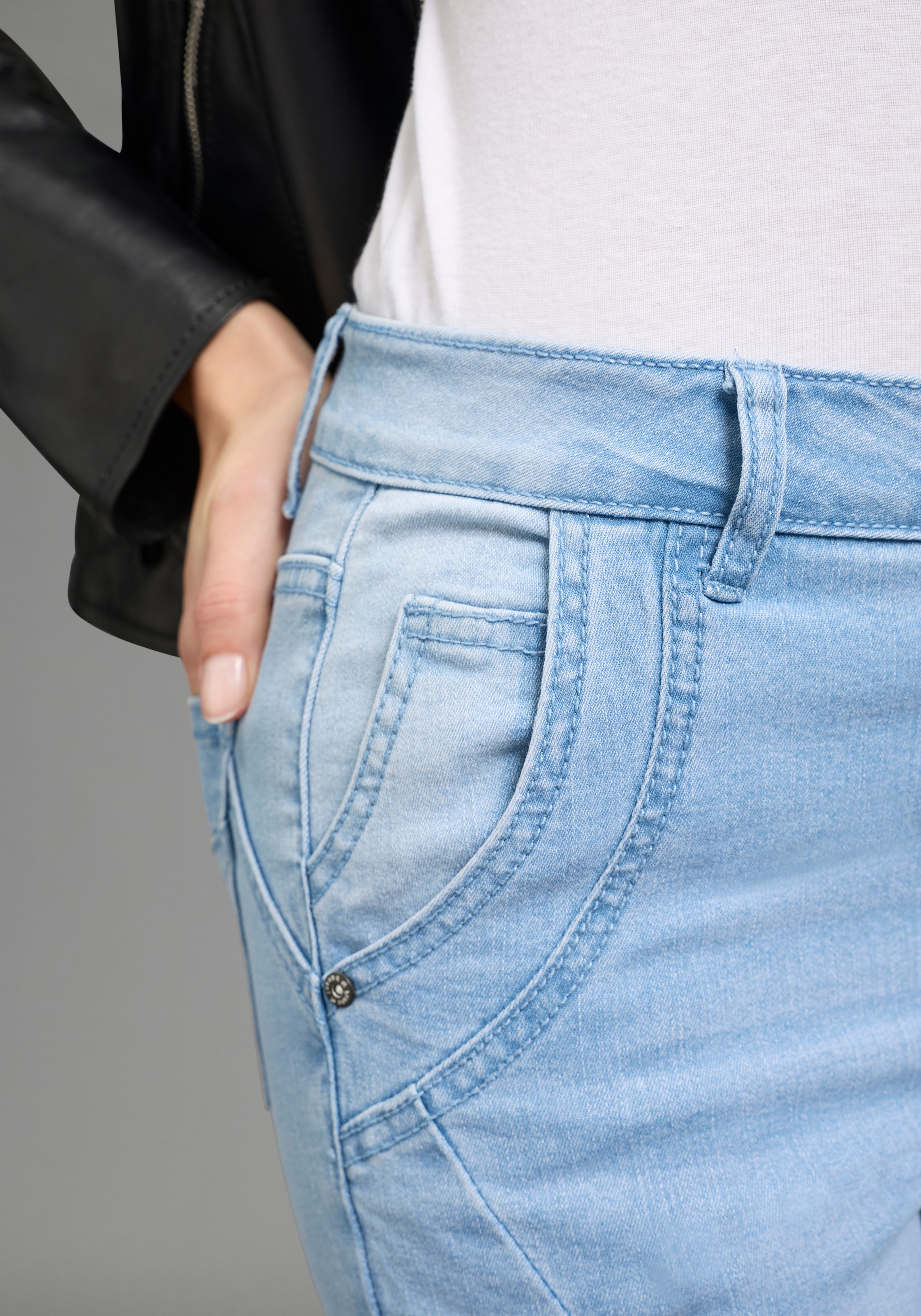 Bruno Banani Skinny-fit-Jeans extraenger Schnitt, normale Leibhöhe, mit Gesäß- und Eingrifftaschen