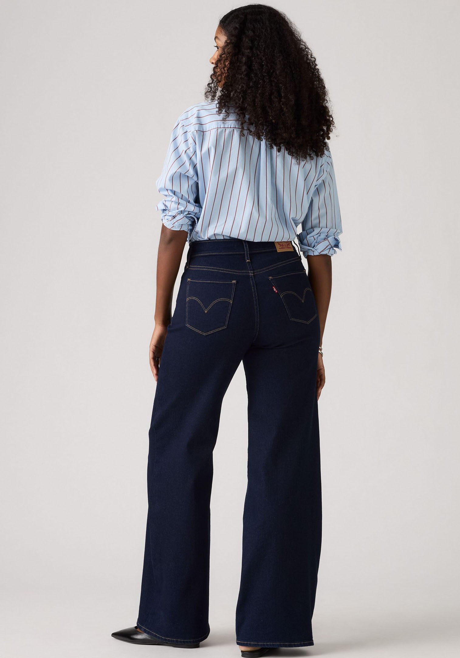 Levi's® Weite Jeans »Jeans 318 SHAPING«, im Five-Pocket Style