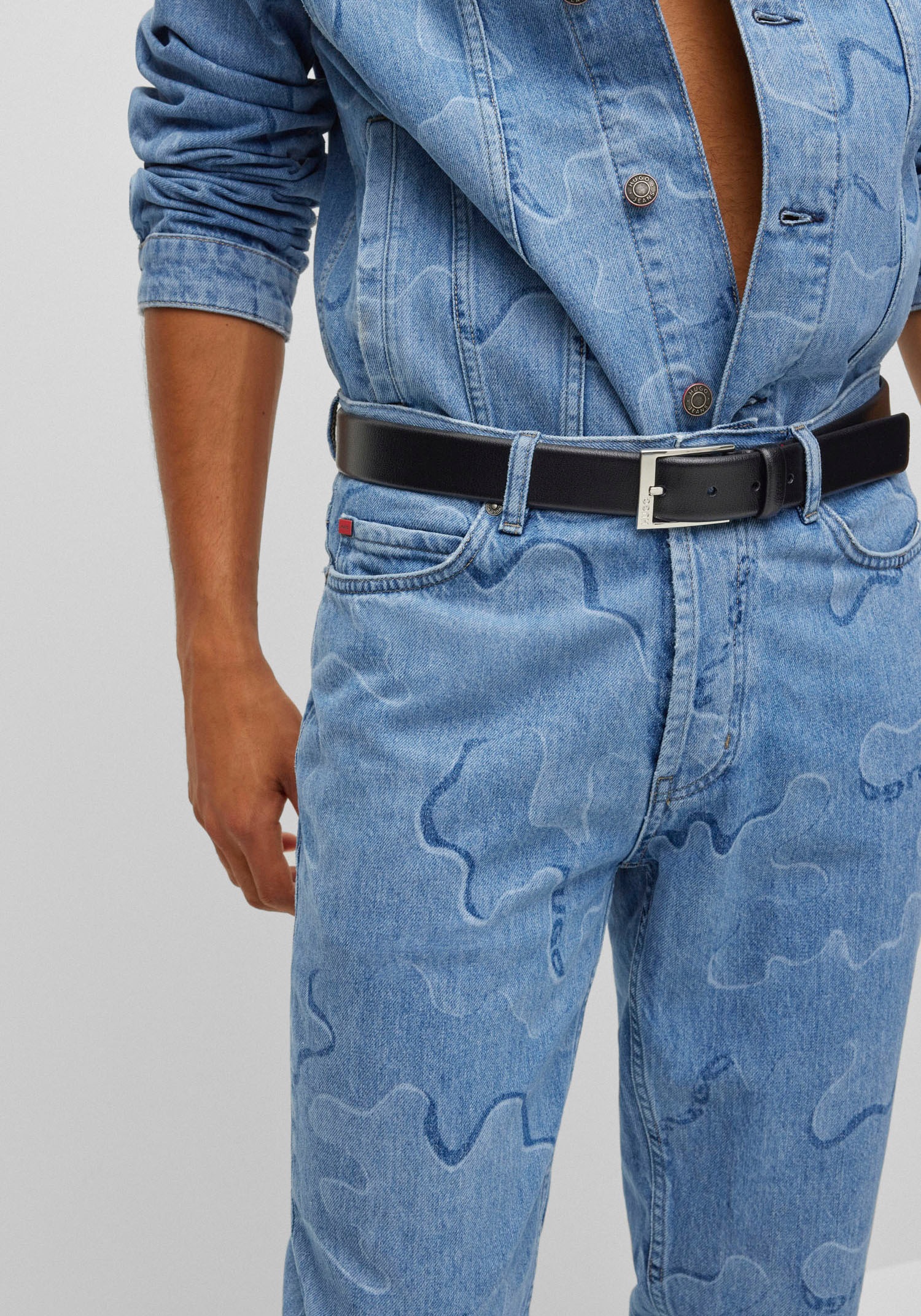 HUGO genarbt mit Logo-Schliesse, glänzende silberfarbene Details günstig online kaufen