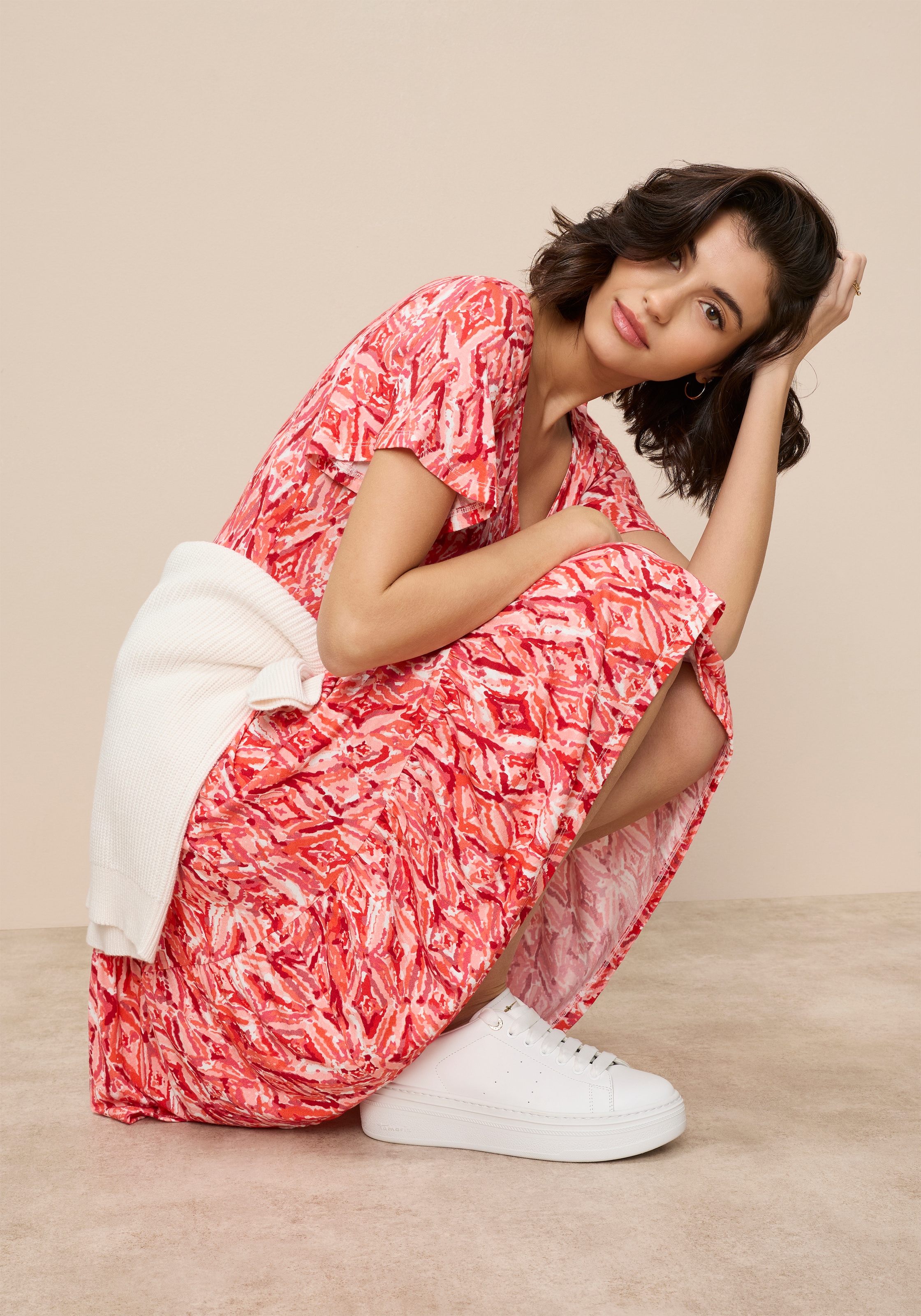 Tamaris Jerseykleid mit femininen, verspielten Design, aus elastischer Viskosemischung