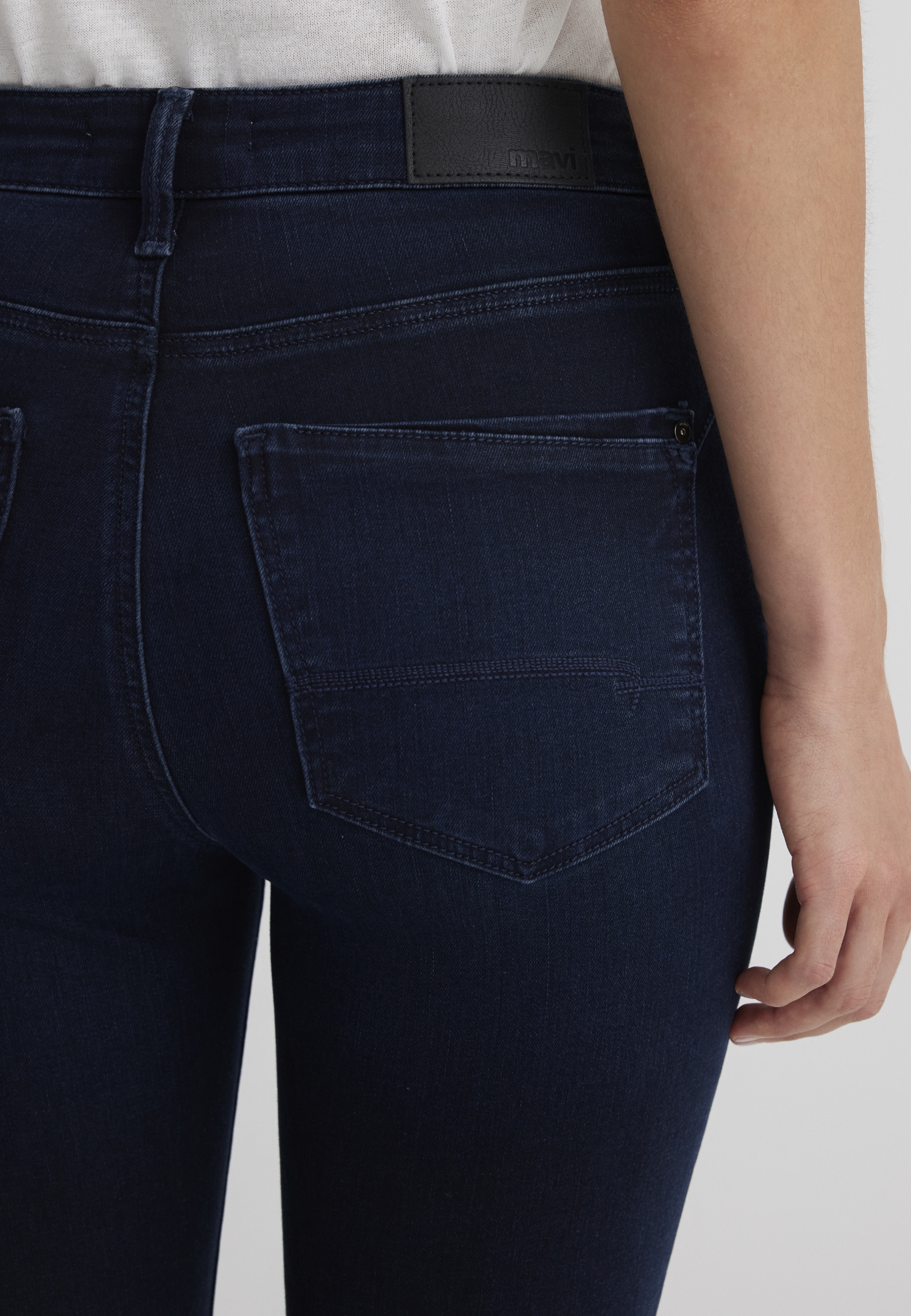 Mavi Straight-Jeans »KENDRA« gerde Form