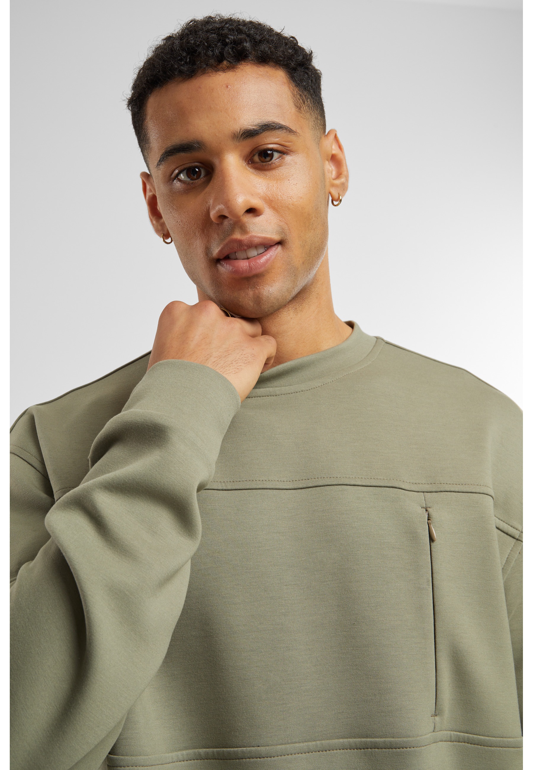 URBAN CLASSICS Sweater »Urban Classics Scuba Zip Pocket Crew«, 1 Stk.
