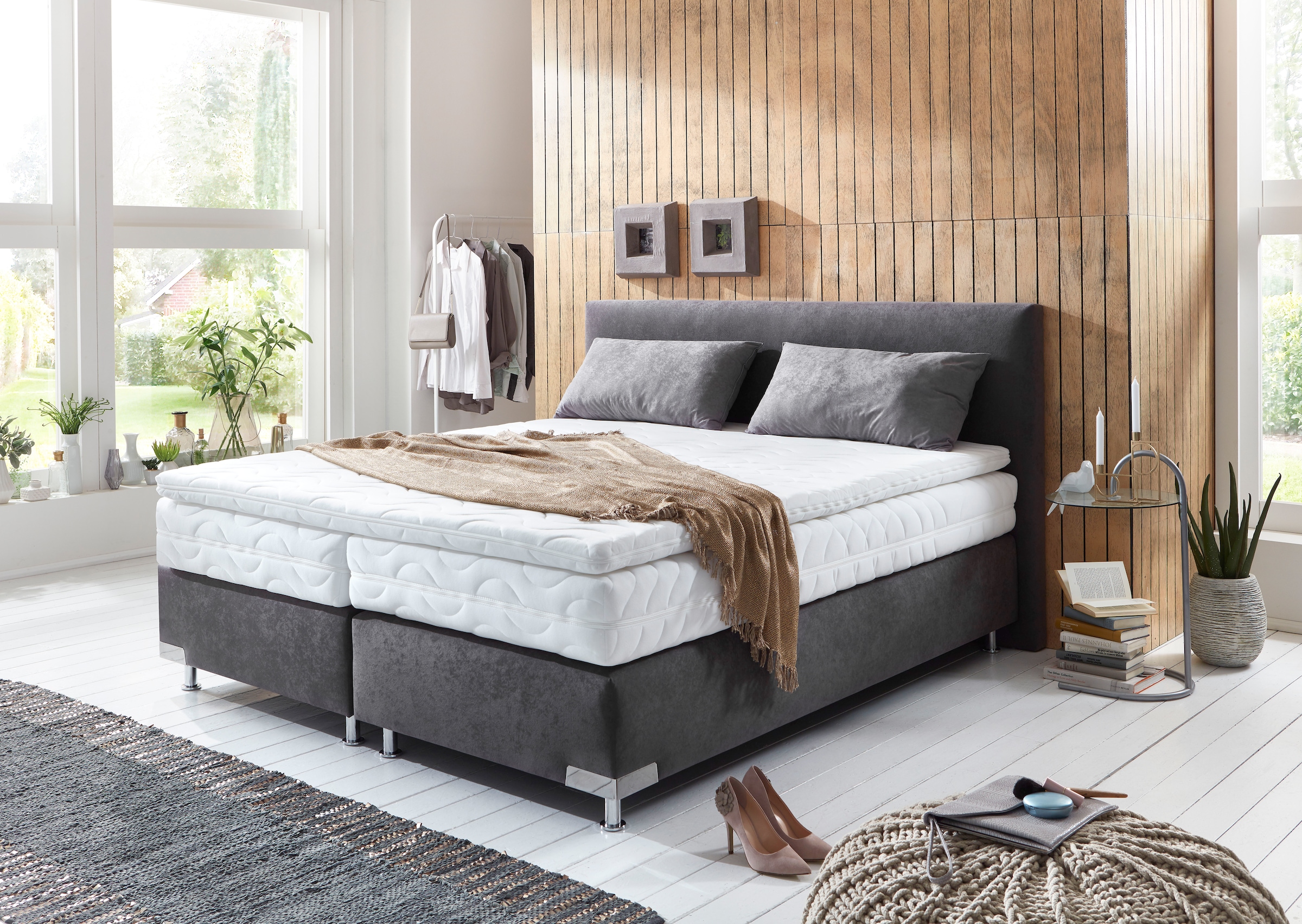 Westfalia Schlafkomfort Boxspringbett, mit dekorativen verchromten Eckelementen an der Box