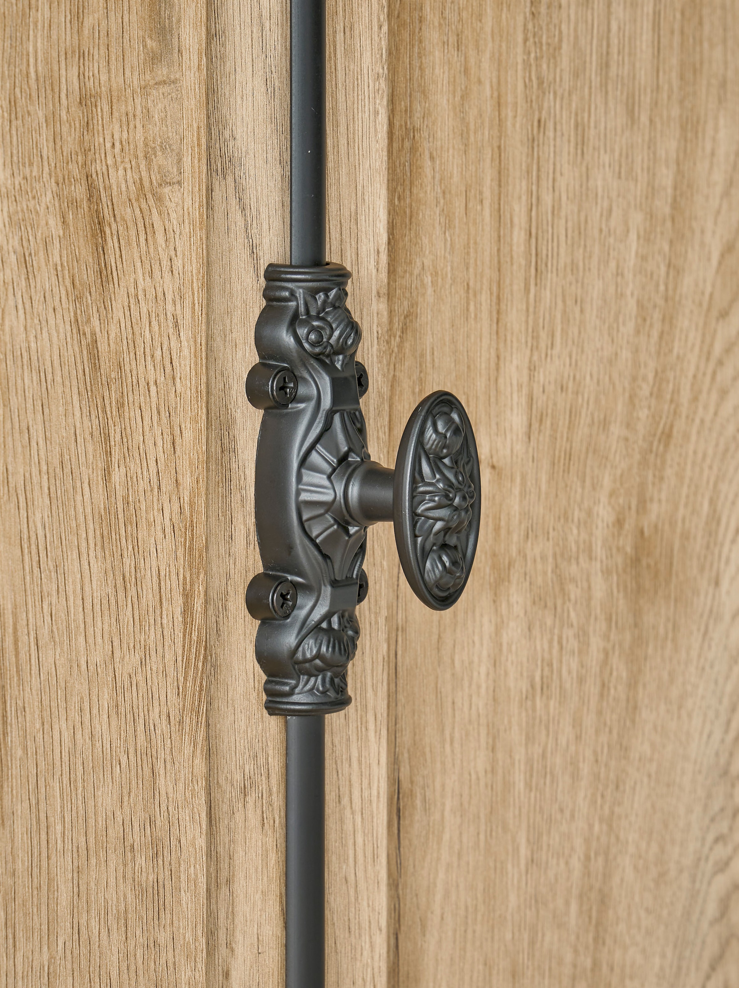 Home affaire Vitrine »Cornwall, Hochschrank im Landhausstil, Glasvitrine, Eiche Dekor«, (1 St.), Metallgriffe, 105 cm breit, viel Stauraum, in zwei Größen verfügbar
