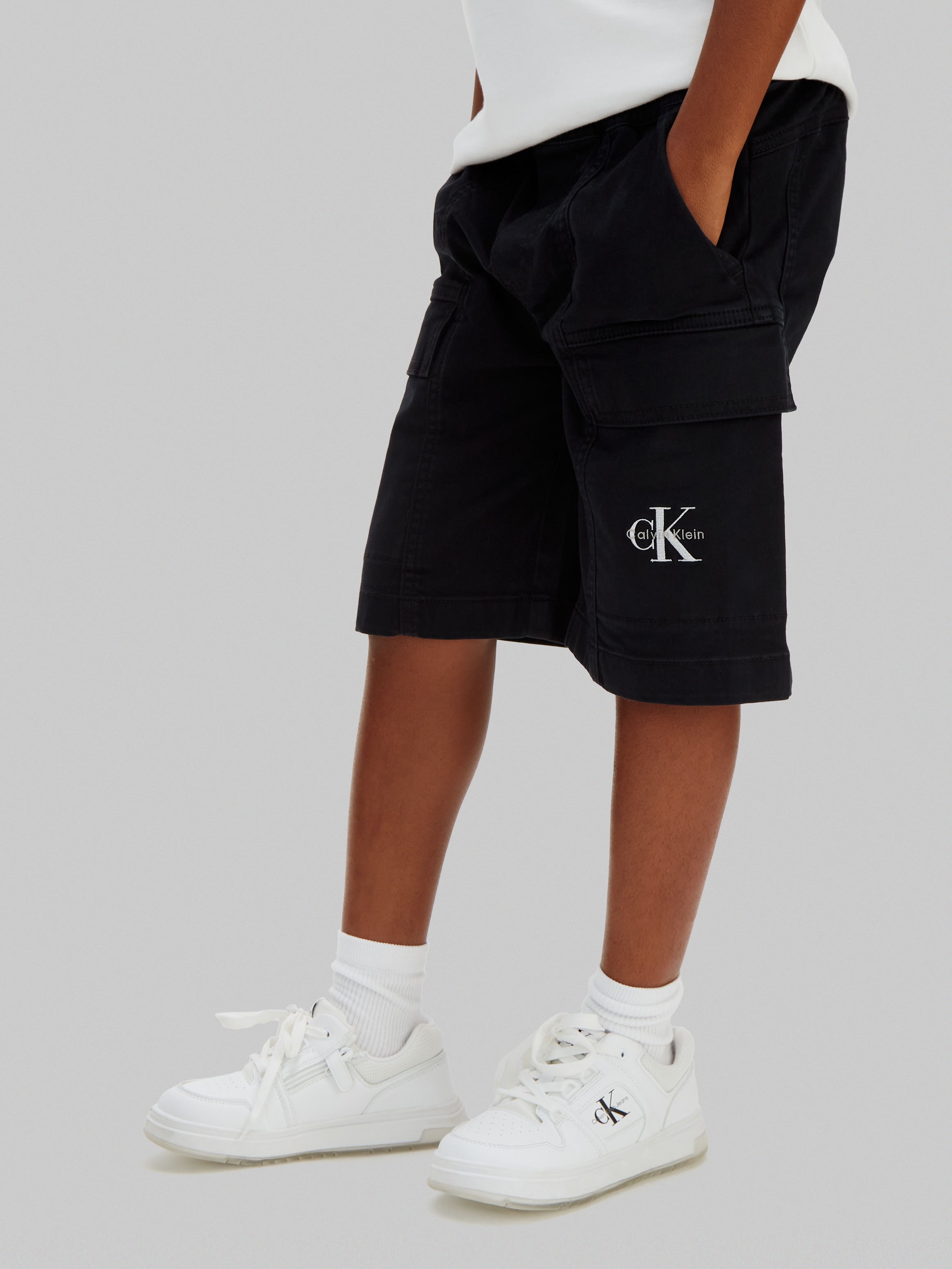 Calvin Klein Jeans Cargoshorts »ESSENTIAL WOVEN SHORTS«  Regular fit für Kinder mit praktischen Taschen