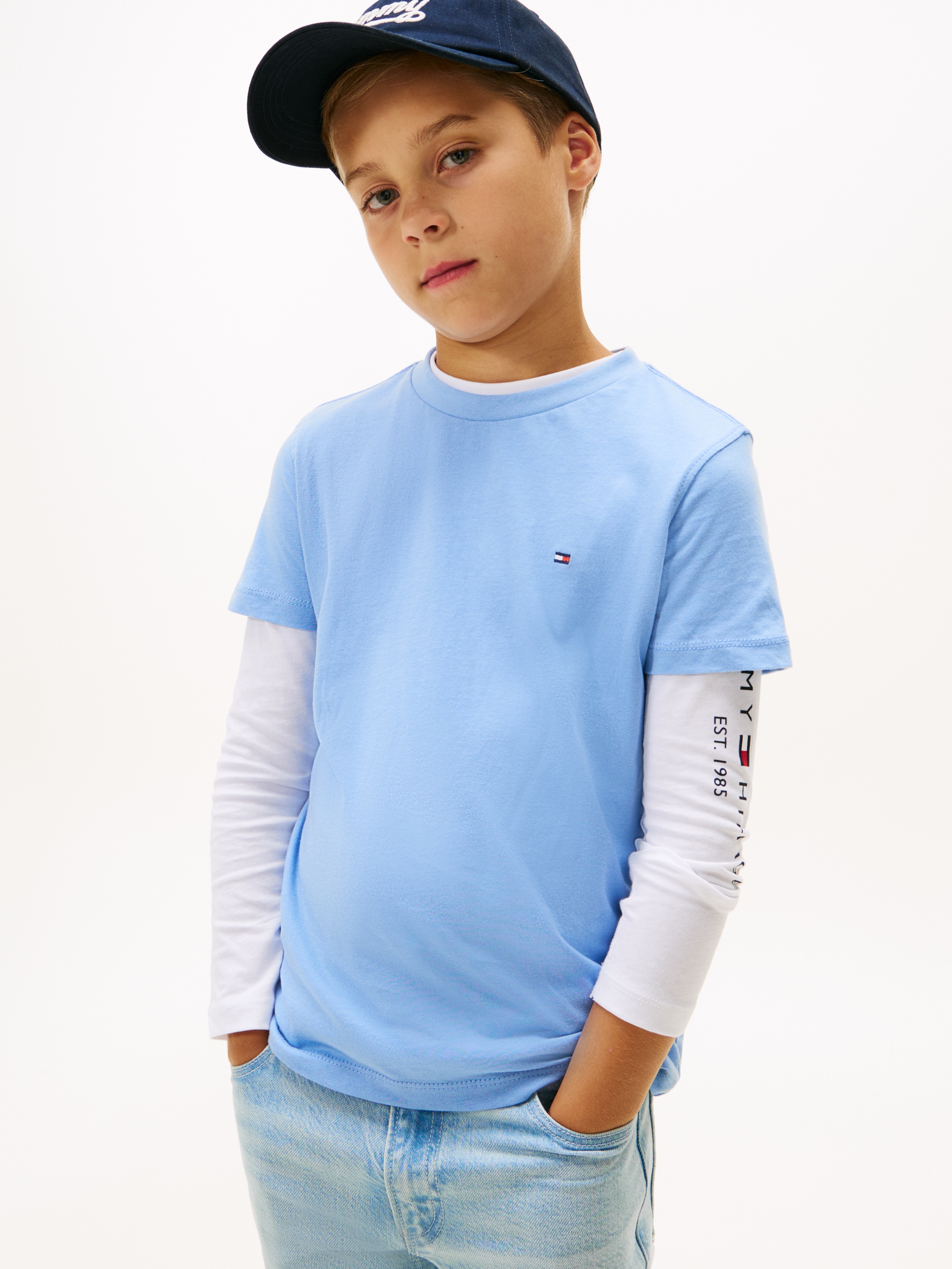 Tommy Hilfiger T-Shirt »ESSENTIAL COTTON TEE S/S«, mit Logostickerei