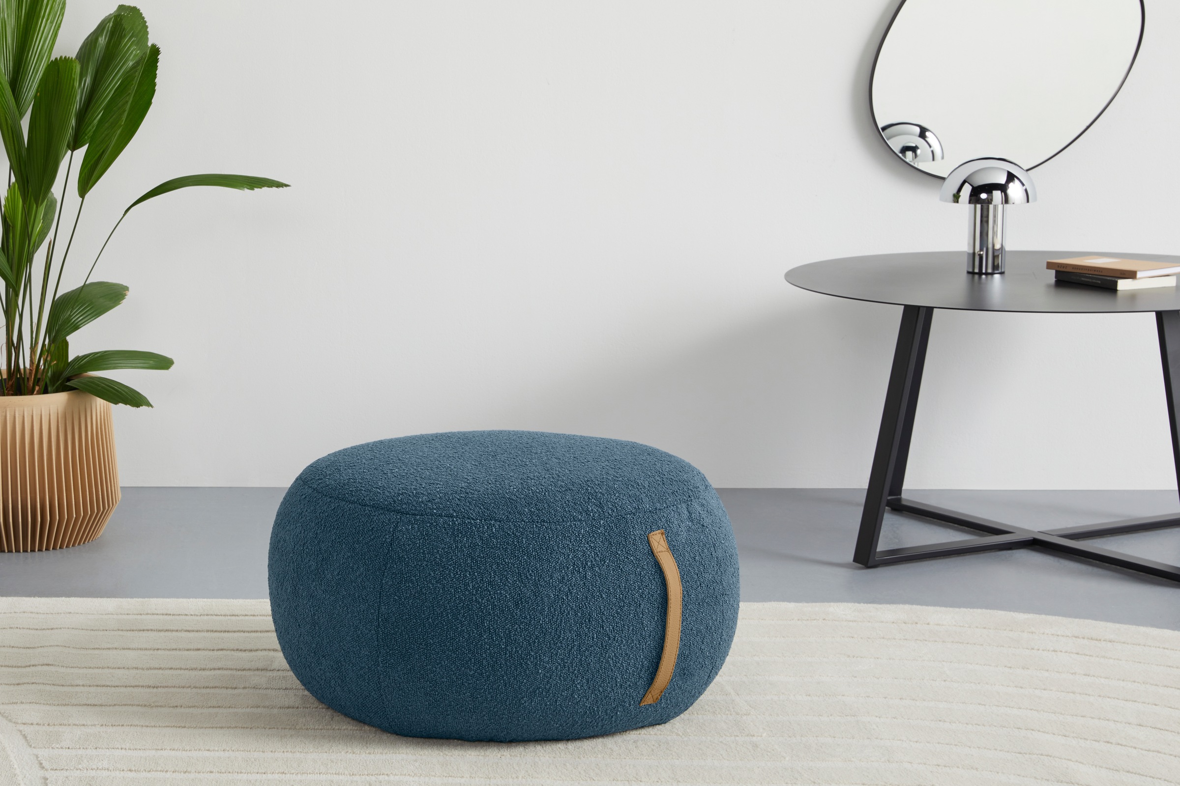 Hocker S.OLIVER "Finnian, moderner Designhocker mit Lederriemen, softes Design", dunkelblau, B:65cm H:35cm T:65cm, 93% Polyester, 6%Acryl, 1%Baumwolle, Hocker, Hocker, hochwertig, zum Wohlfühlen in Luxus-Microfaser/Struktur oder in Bouclé