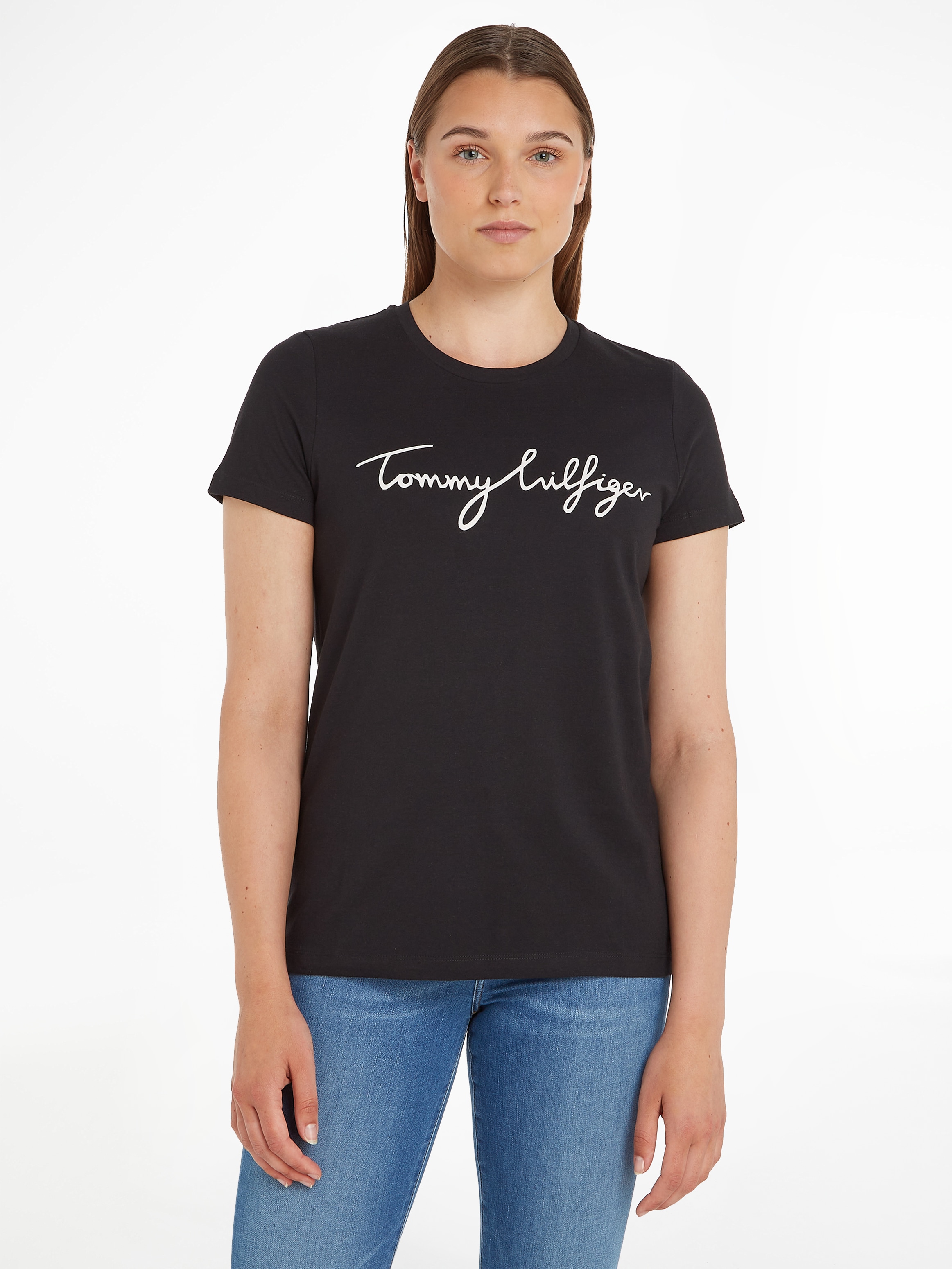 Tommy Hilfiger T-Shirt »HERITAGE bestellen NECK TEE«, mit Tommy CREW für Hilfiger & Logo-Flag | BAUR Script Logo-Schriftzug am Saum GRAPHIC