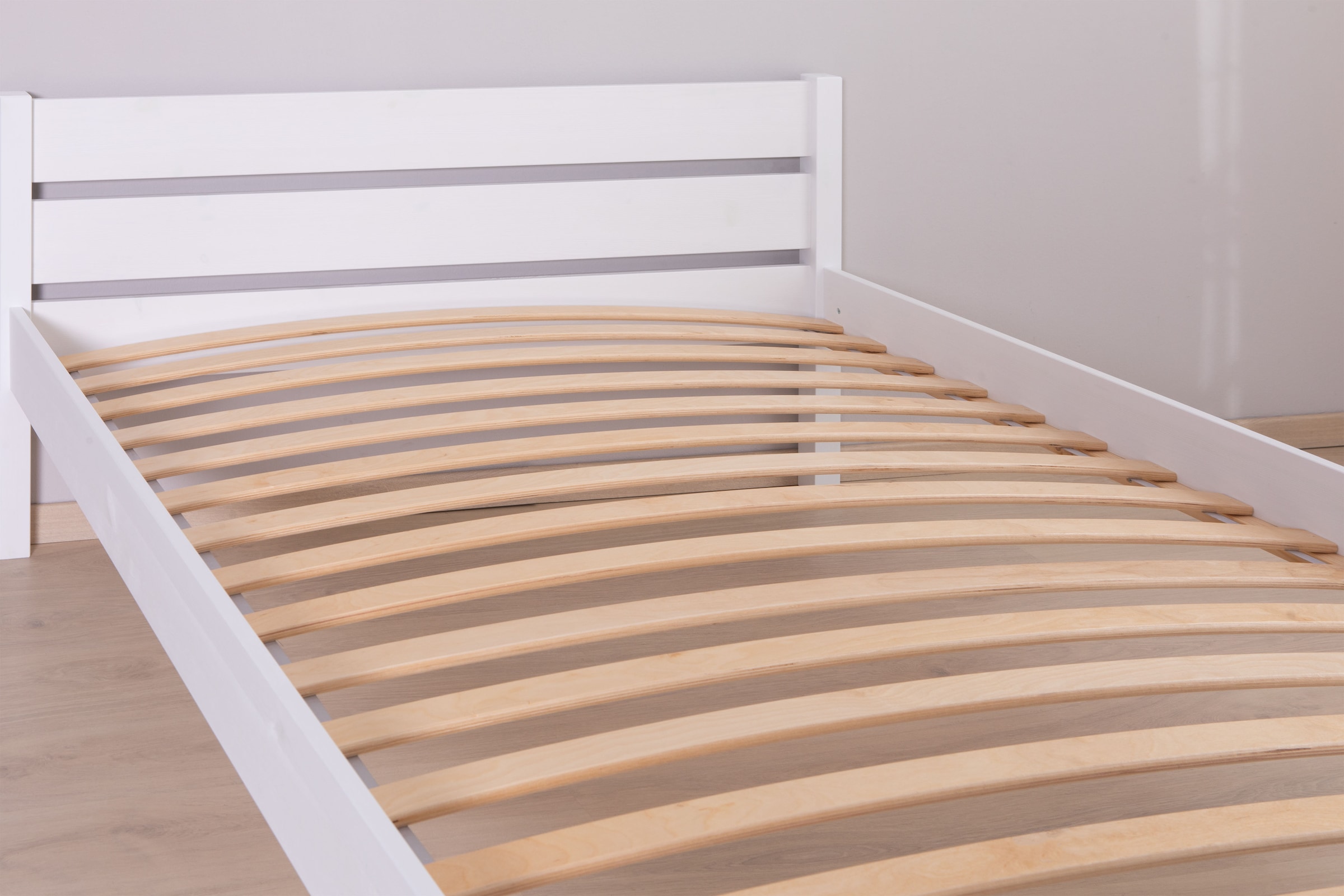 Ticaa Massivholzbett »Bora«, ideal fürs Kinder- und Jugendzimmer, inklusive Rollrost