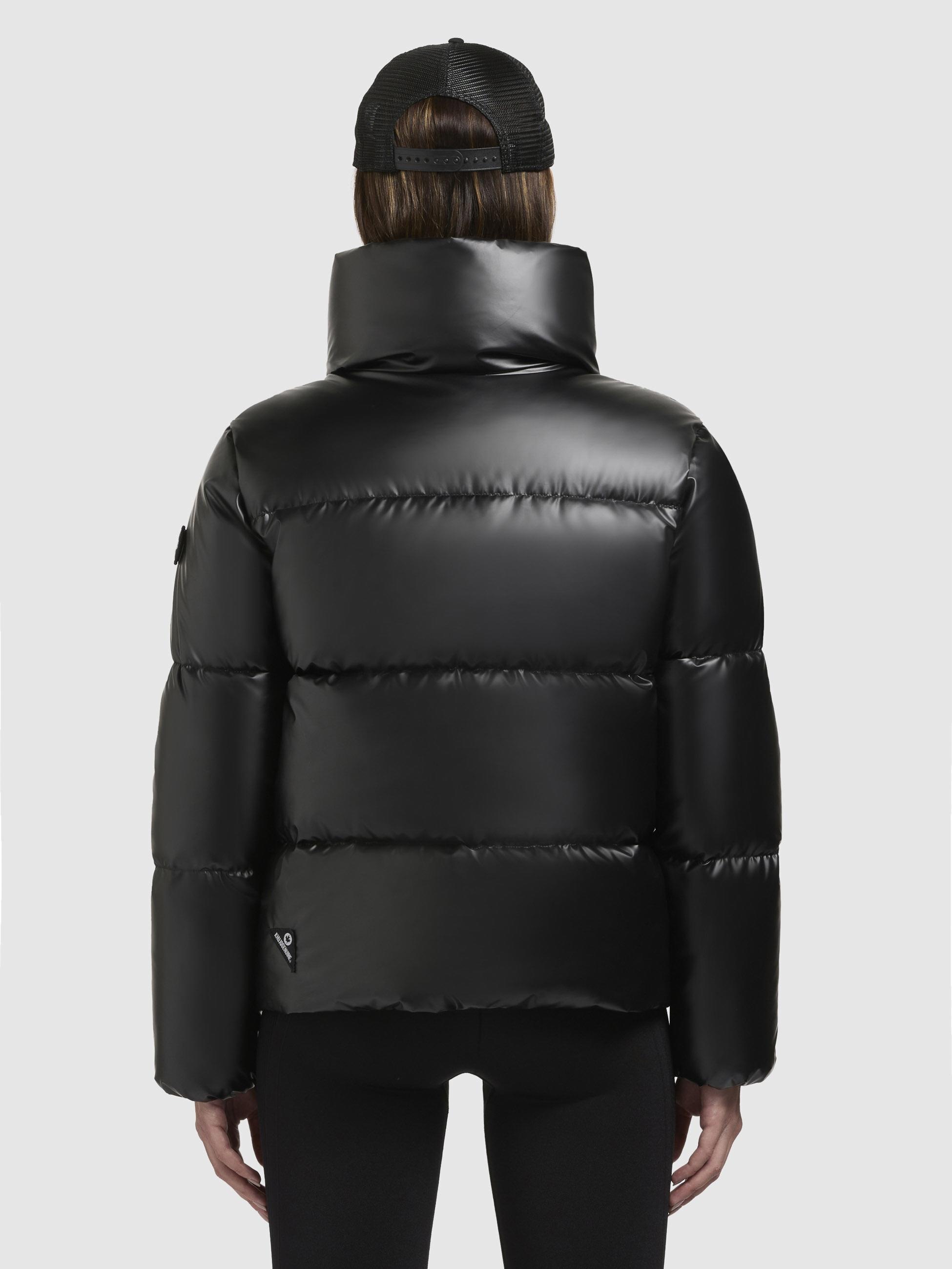 khujo Steppjacke »Rinja Shiny-YM«, ohne Kapuze, Glänzende kurze Winterjacke für Damen