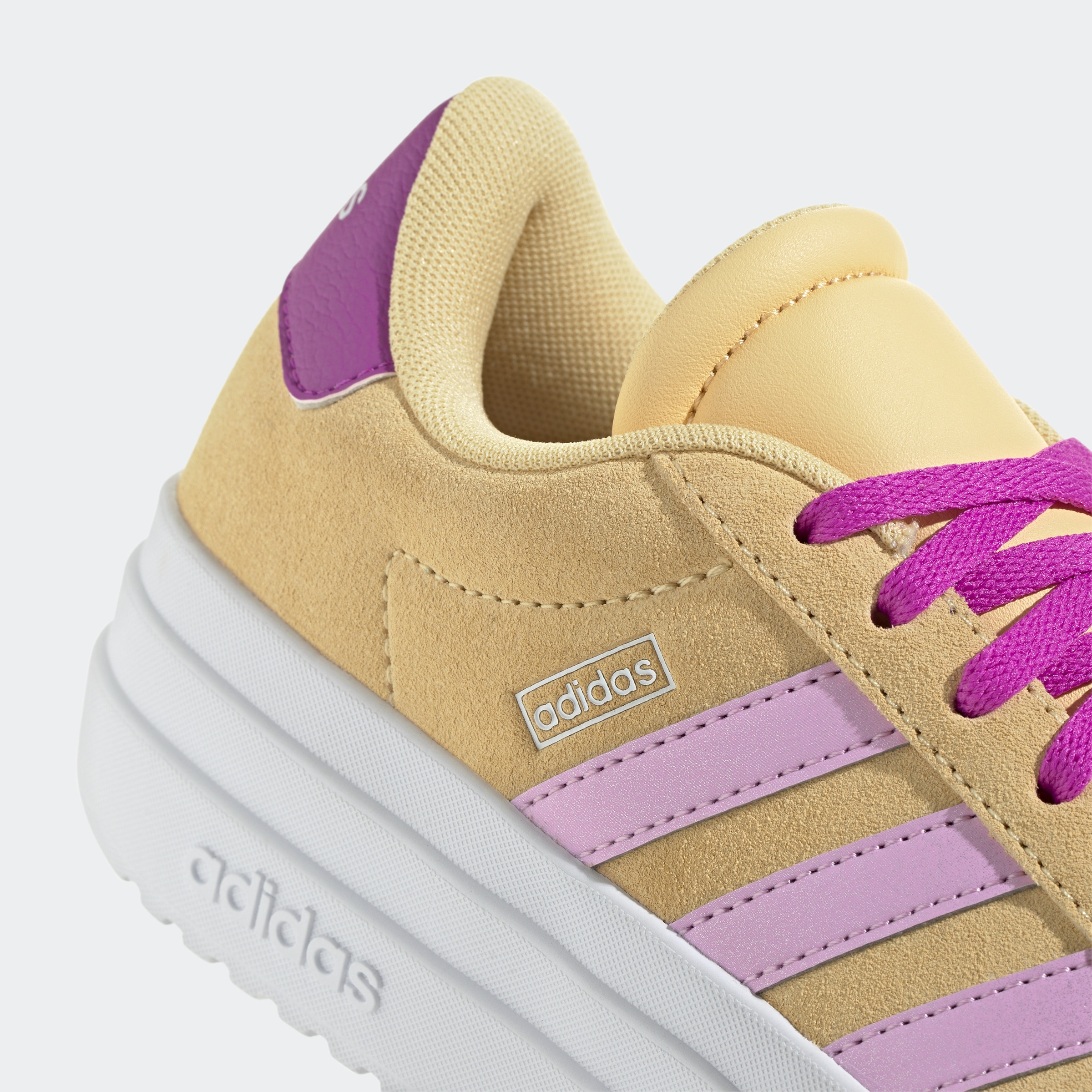 adidas Sportswear Plateausneaker »VL COURT BOLD LIFESTYLE KIDS«, Design auf den Spuren des adidas Gazelle Bold