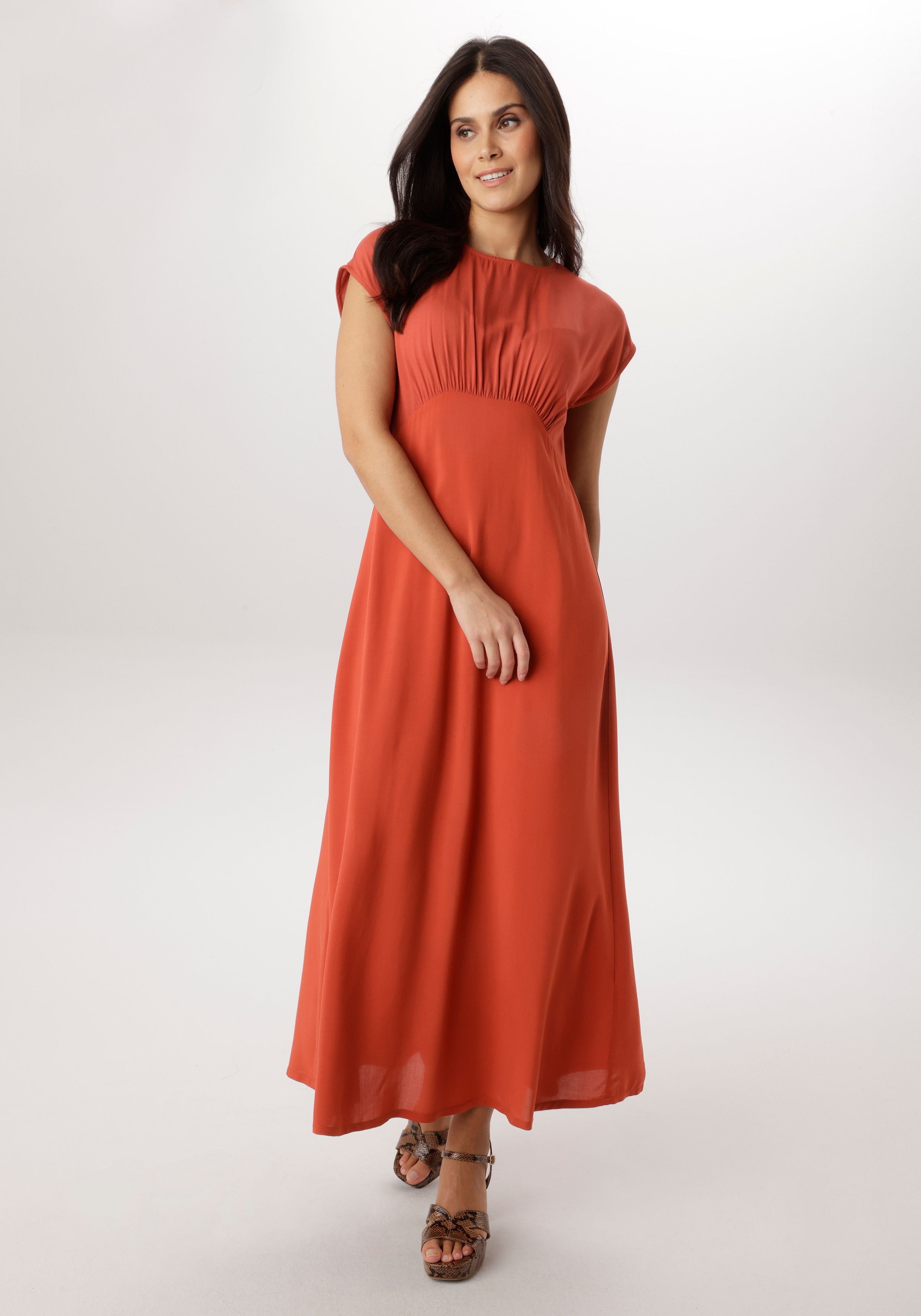 Aniston SELECTED Maxikleid mit gebogener Unterbrustnaht im Empire-Stil