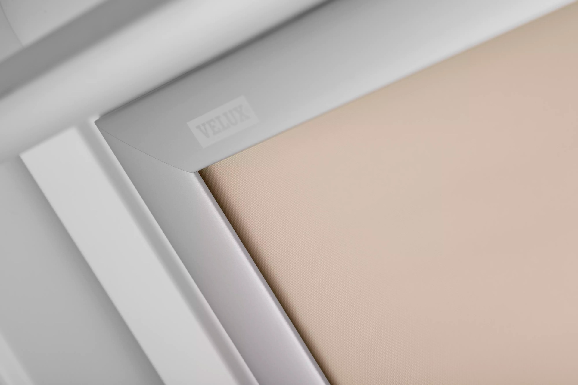 Thumbnail - VELUX Verdunklungsrollo "DKL 4556S" verdunkelnd ohne Bohren in Führungsschienen Stoff sandbeige mit weißen Führungsschie...