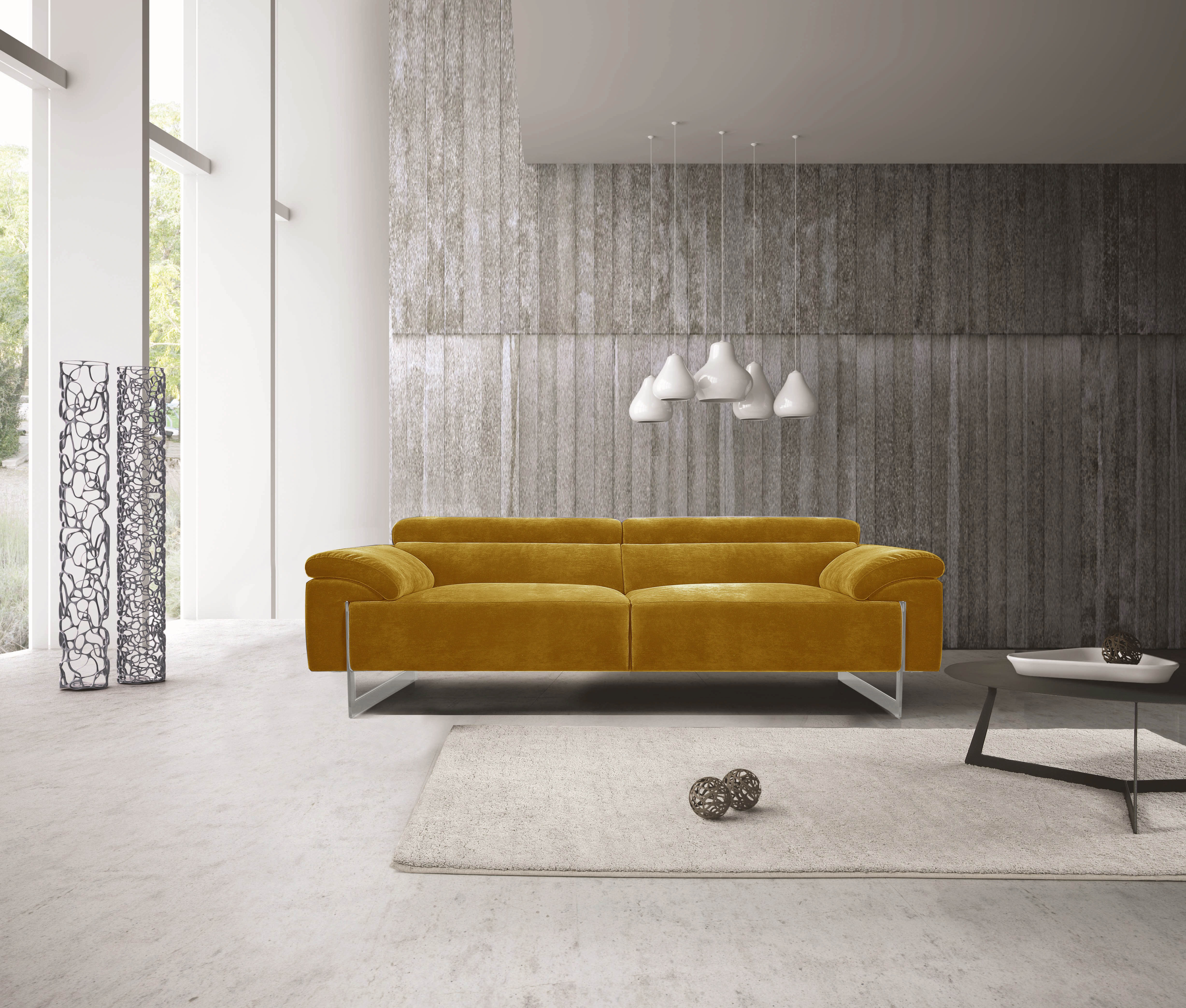 Egoitaliano 2,5-Sitzer "Malika, Designsofa mit hohem Sitzkomfort, edel und bequem" inkl. Kopfteilverstellung und chromfarbenen Metallfüßen