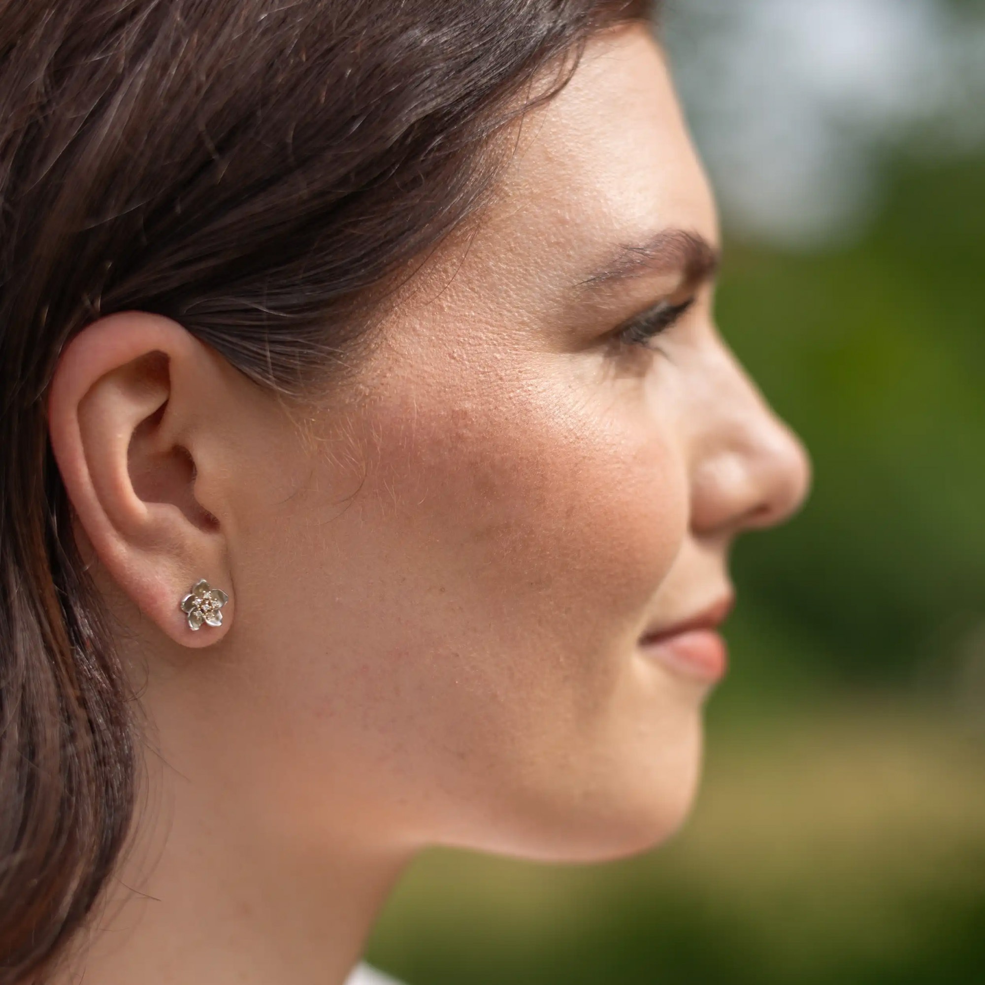 LYOMI Paar Ohrstecker »585/- GG/WG Kirschblüte 12 synth. Diam. 0,07ct.«
