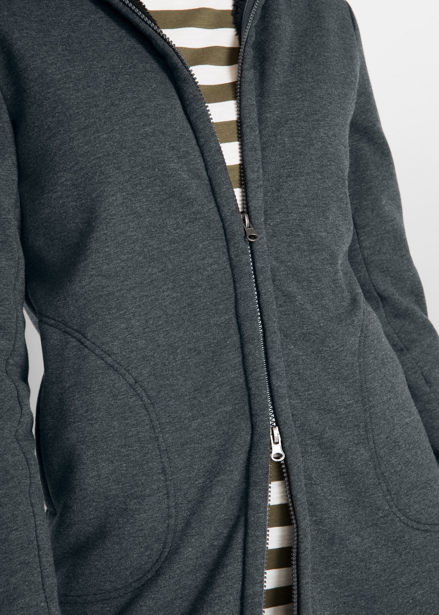 bonprix Kapuzensweatjacke »Kapuzen-Sweatjacke mit Teddyfell« mit Kapuze, mit Teddyfell-Futter, 2-Wege-Zipper