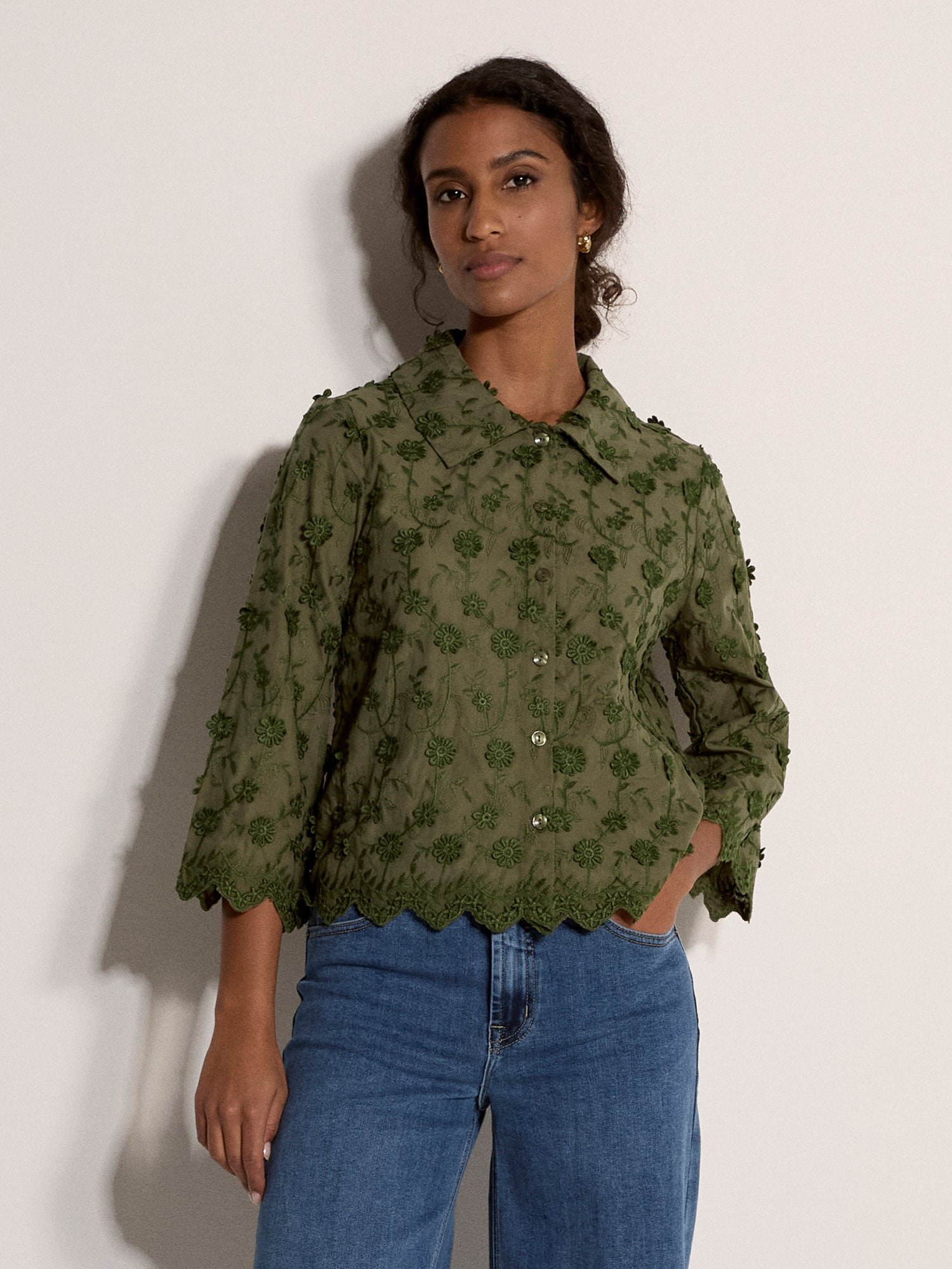 Apricot Spitzenbluse »Gekürztes Shirt mit Blumenapplikation« mit Blumenapplikation