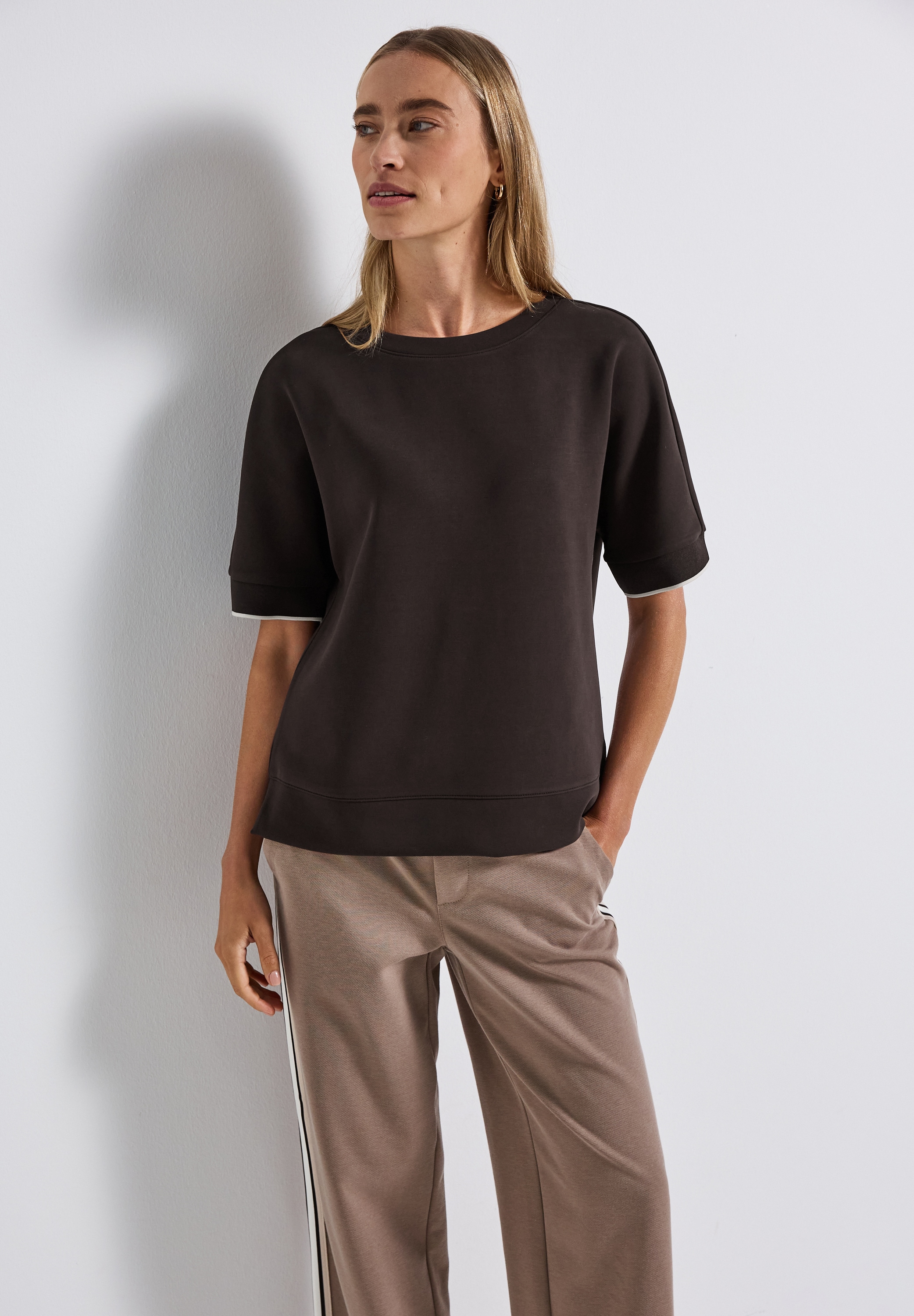 STREET ONE T-Shirt, im Silk Look und mit dezentem Kontrastdetail, Sommershirt