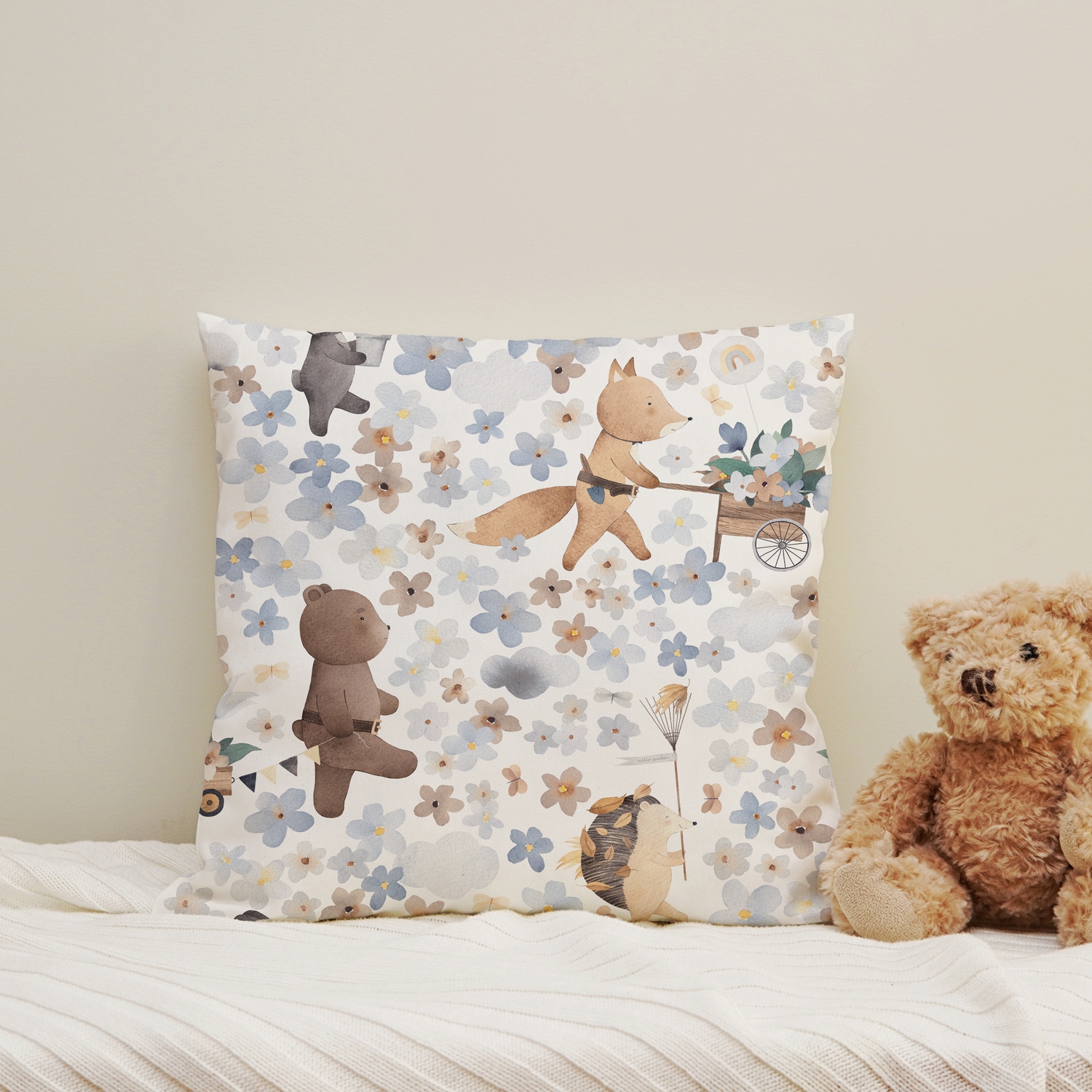 queence Dekokissen "Wildtiere und Blumenwiese" Kissenhülle mit HD Premium Druck, geruchsneutral, 40x40cm