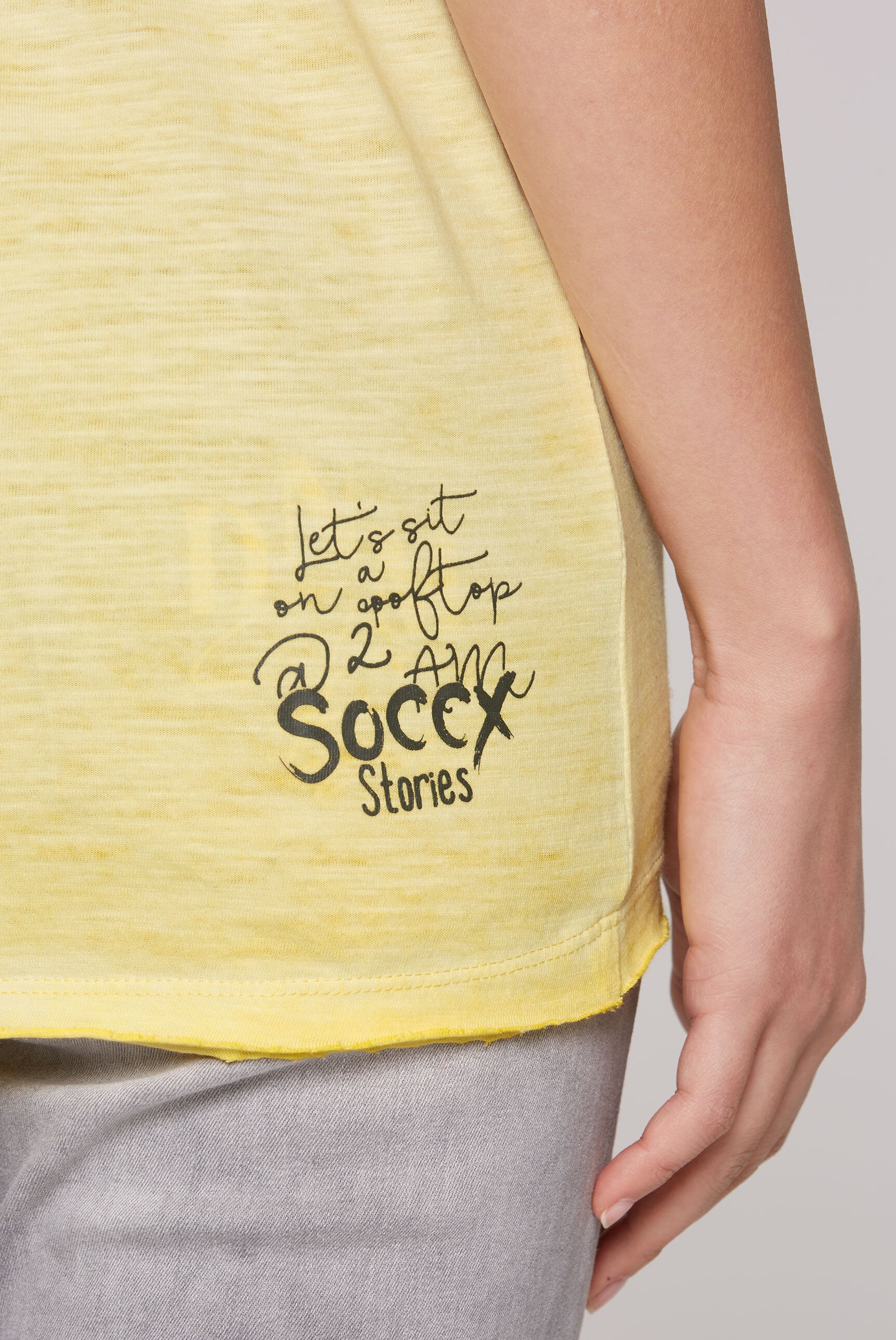 SOCCX Rundhalsshirt, mit offenen Kanten