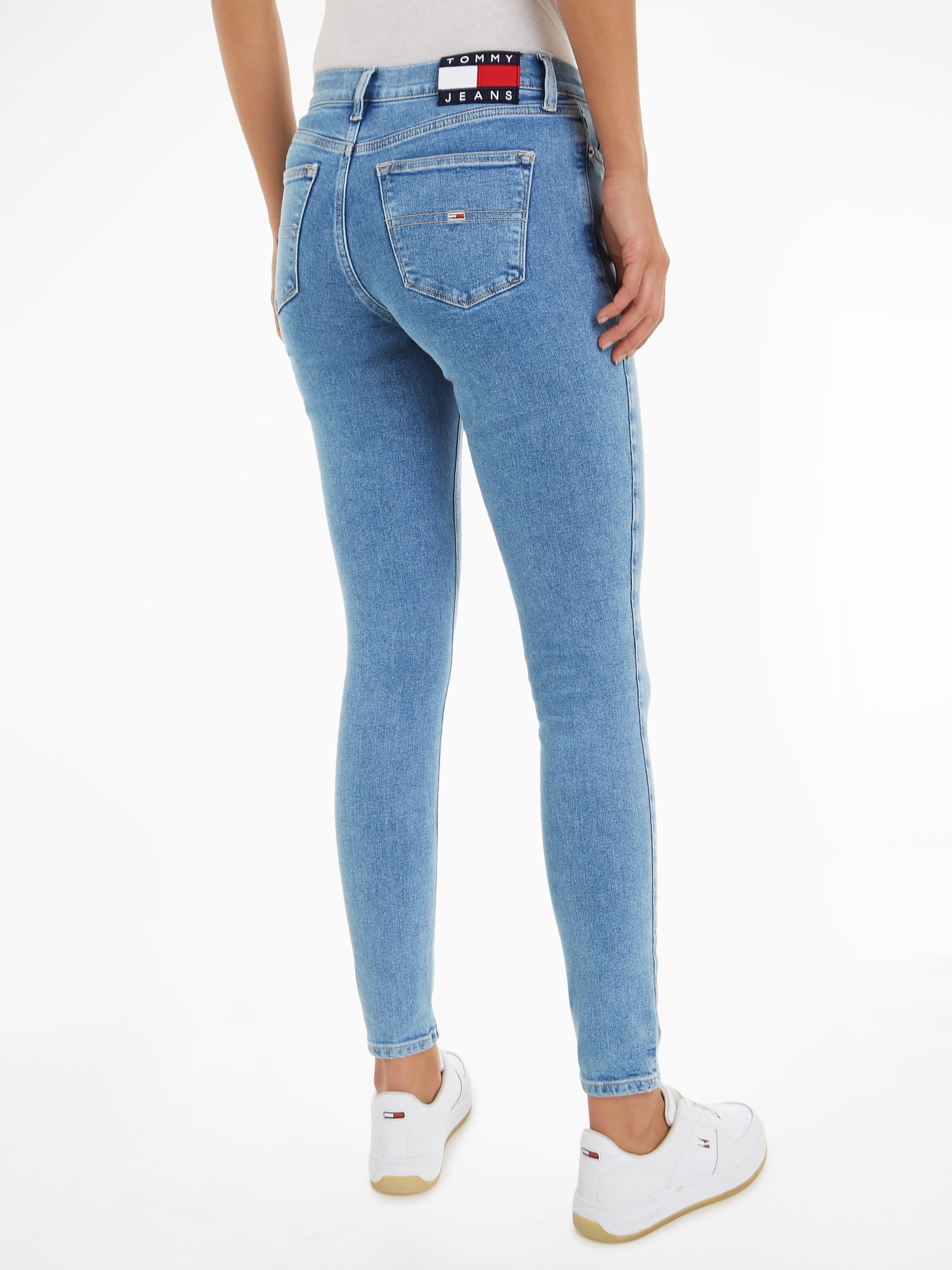 Tommy Jeans Skinny-fit-Jeans "Nora Mid Rise Skinny Fit", mit Logobadge und günstig online kaufen