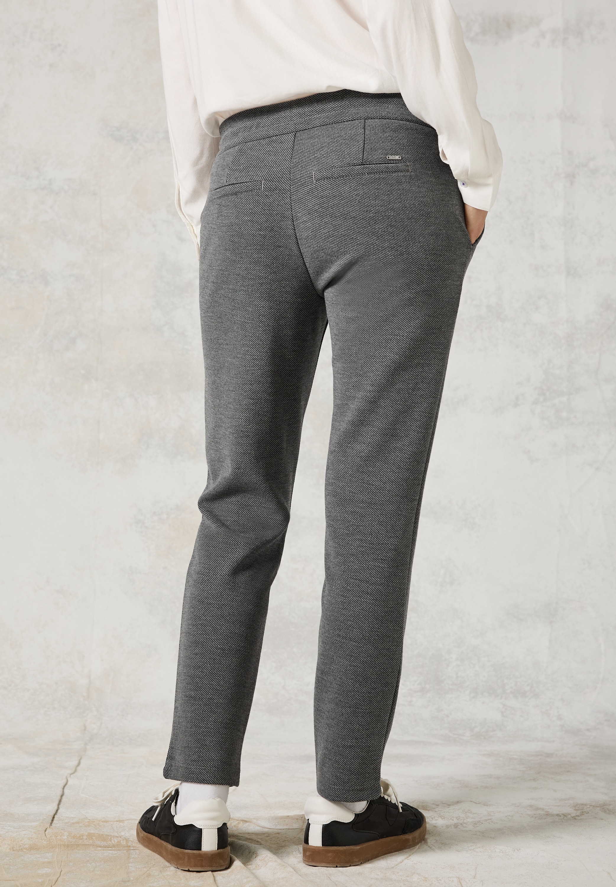 Cecil Stoffhose, im Joggstyle