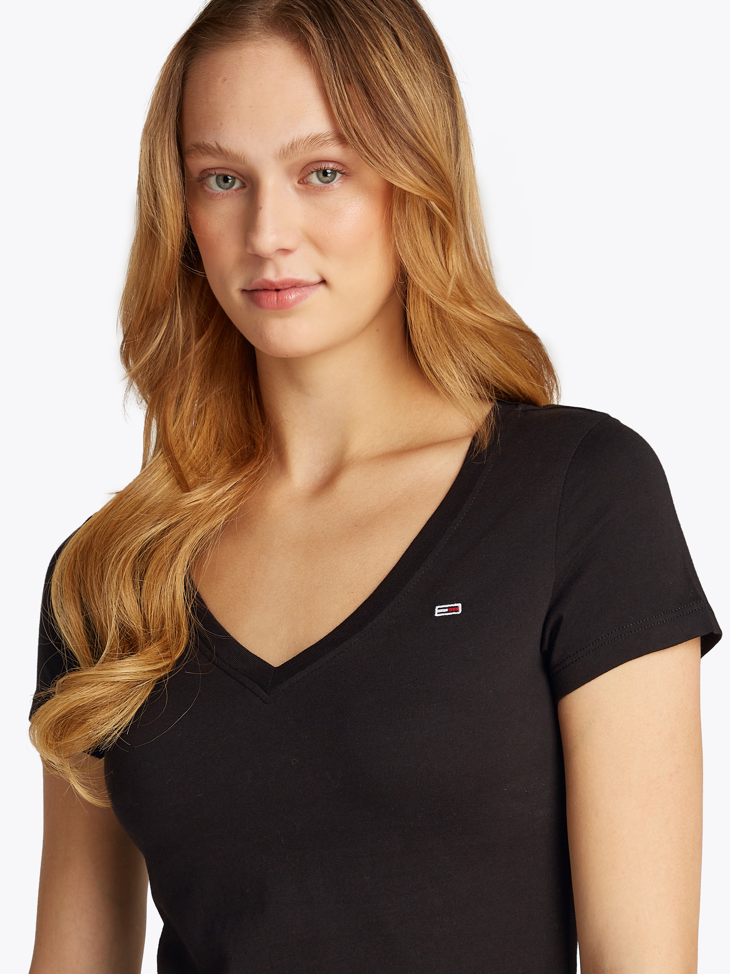 Tommy Jeans T-Shirt »TJW SLIM V-NECK TEE«, mit Logo-Stickerei