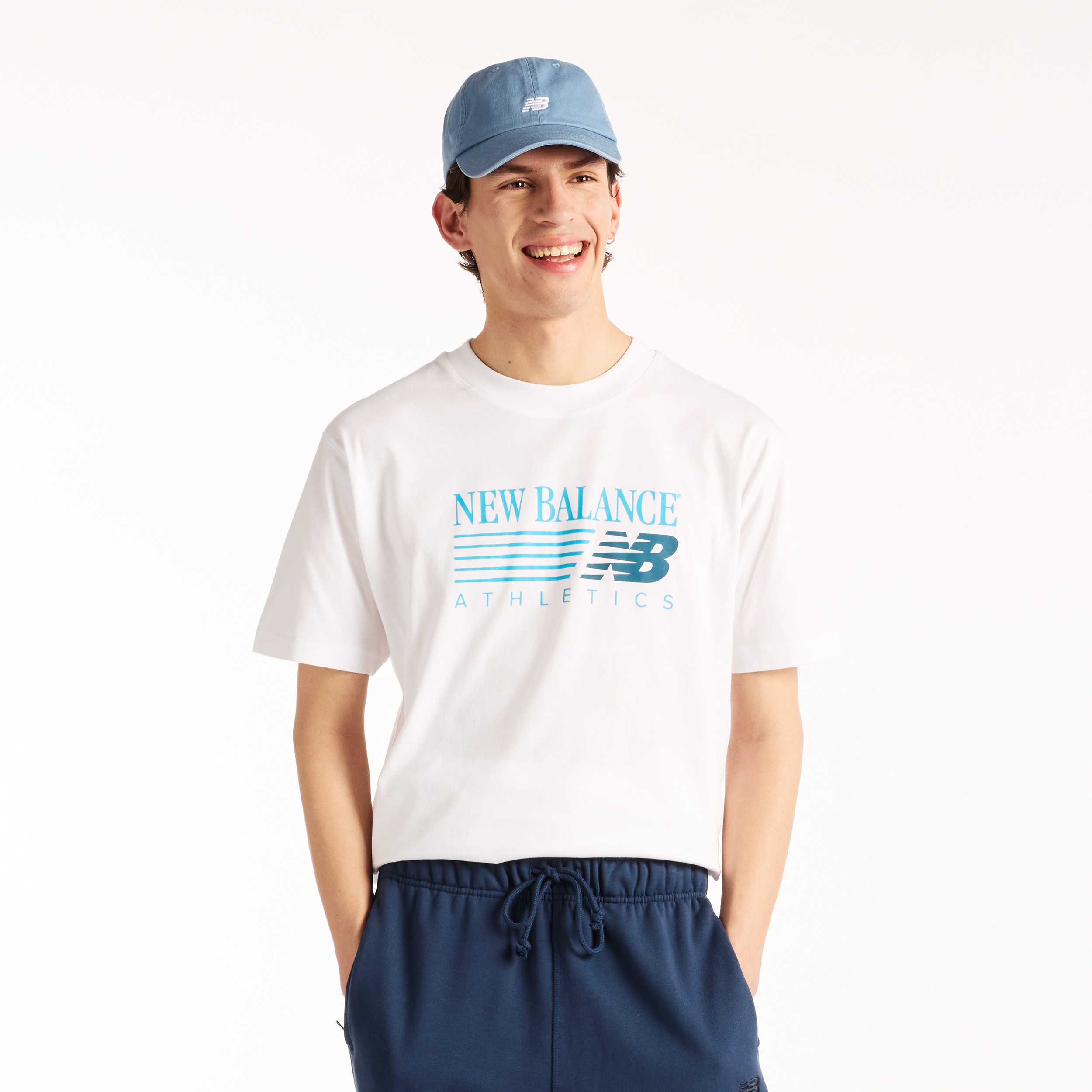 New Balance T-Shirt "REIMAGINED GRAPHIC T-SHIRT" sportlicher Stil, aus Baumwolle, T-Shirt-Schnitt