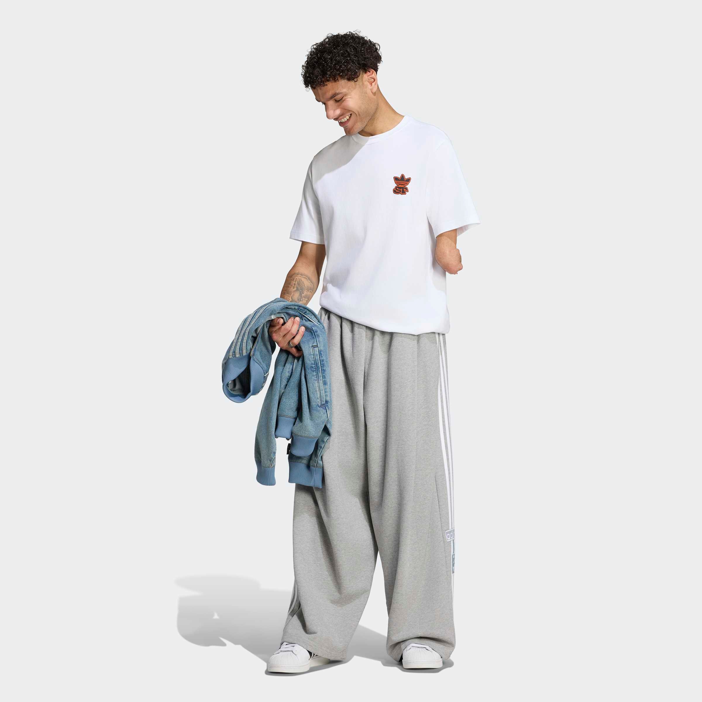 adidas Originals T-Shirt »ST GFX« regulärer Schnitt, sportlich, mit Skate-Ästhetik, ohne Verschluss